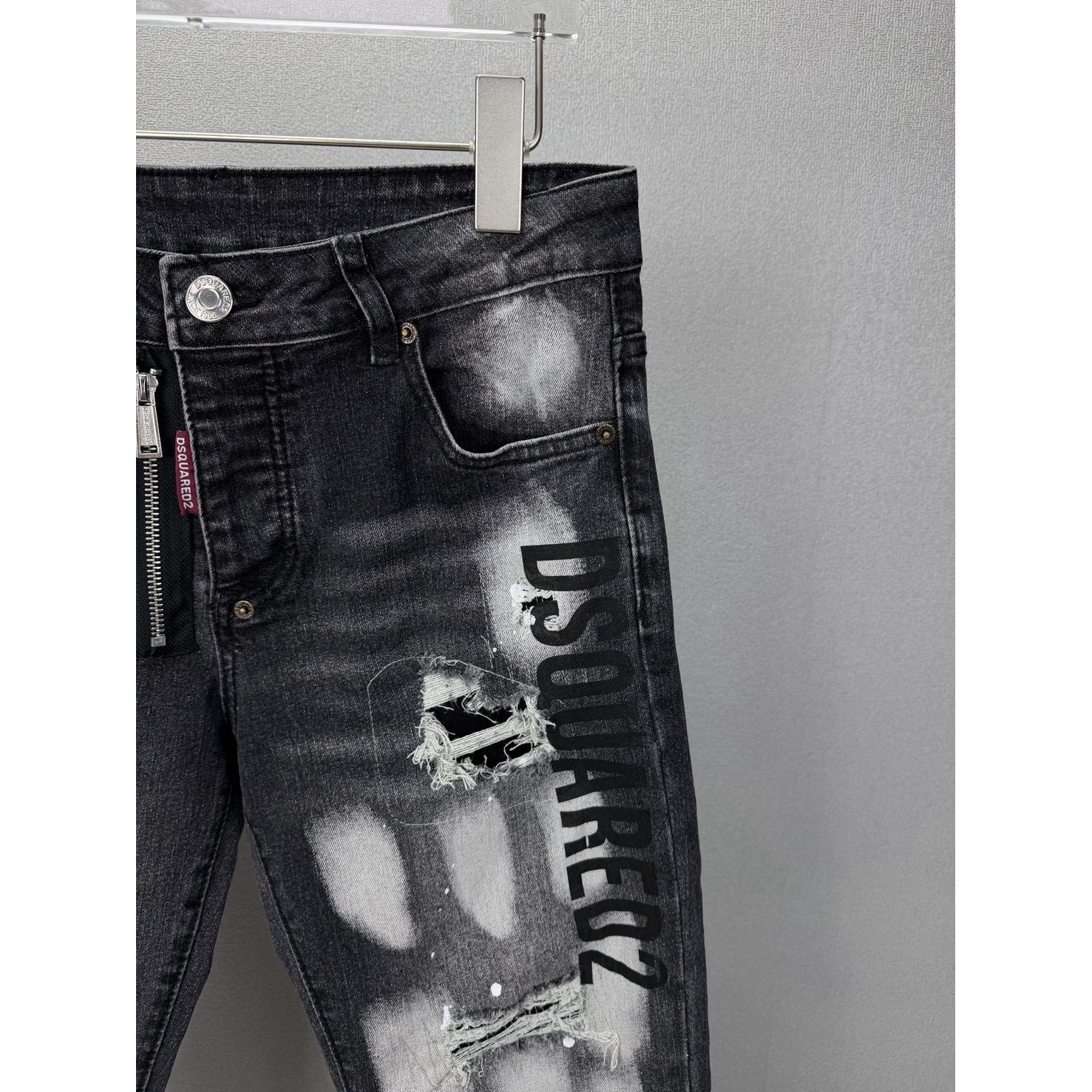 <p>DSQUARED2 字母印花情侣款水洗弹力牛仔裤&nbsp;</p>