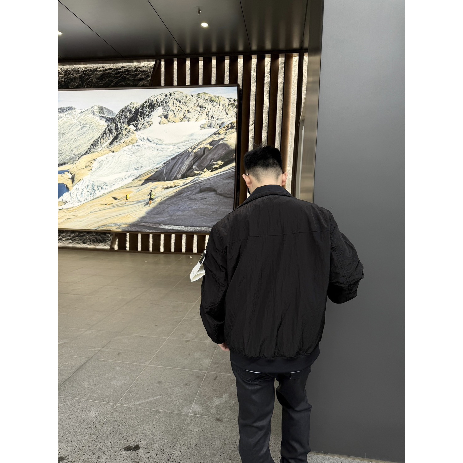 <p>Stone Island&nbsp; Nylon Meta 系列金属尼龙外套(黑)</p>