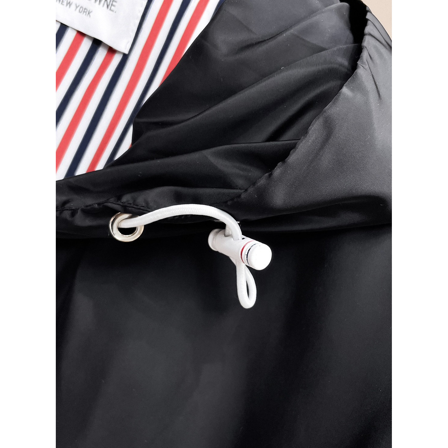 <p>Thom Browne 男士夹克外套(黑)</p>