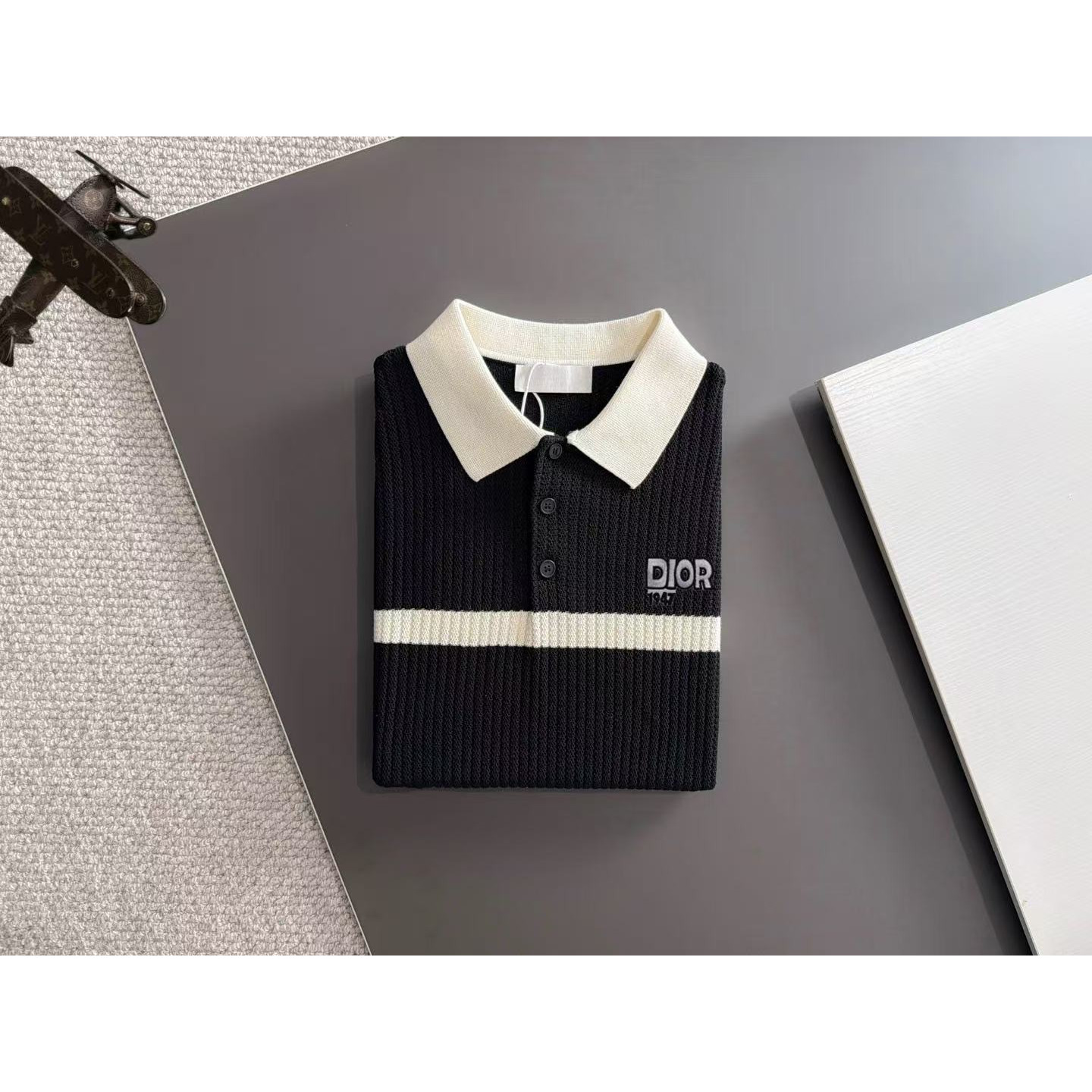 <p>DIOR 男款短袖T恤(786902)</p>