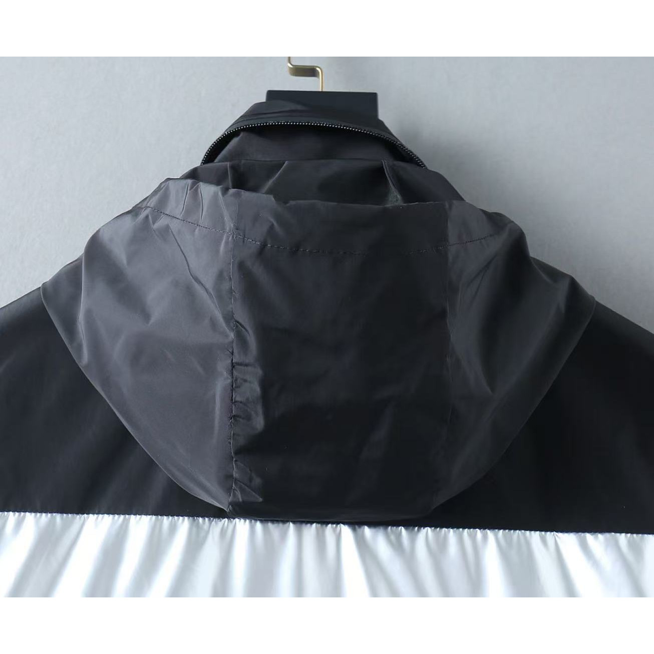 <p>MONCLER 男士夹克外套(800831)</p>