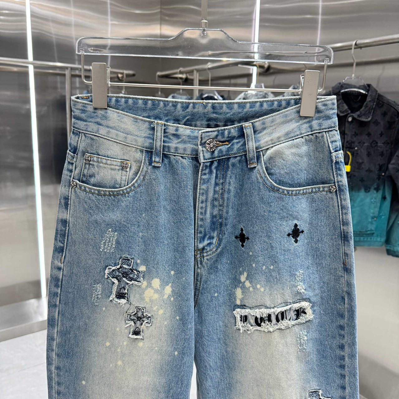 <p>CHROME HEARTS 十字架磨破牛仔裤(藍)</p>