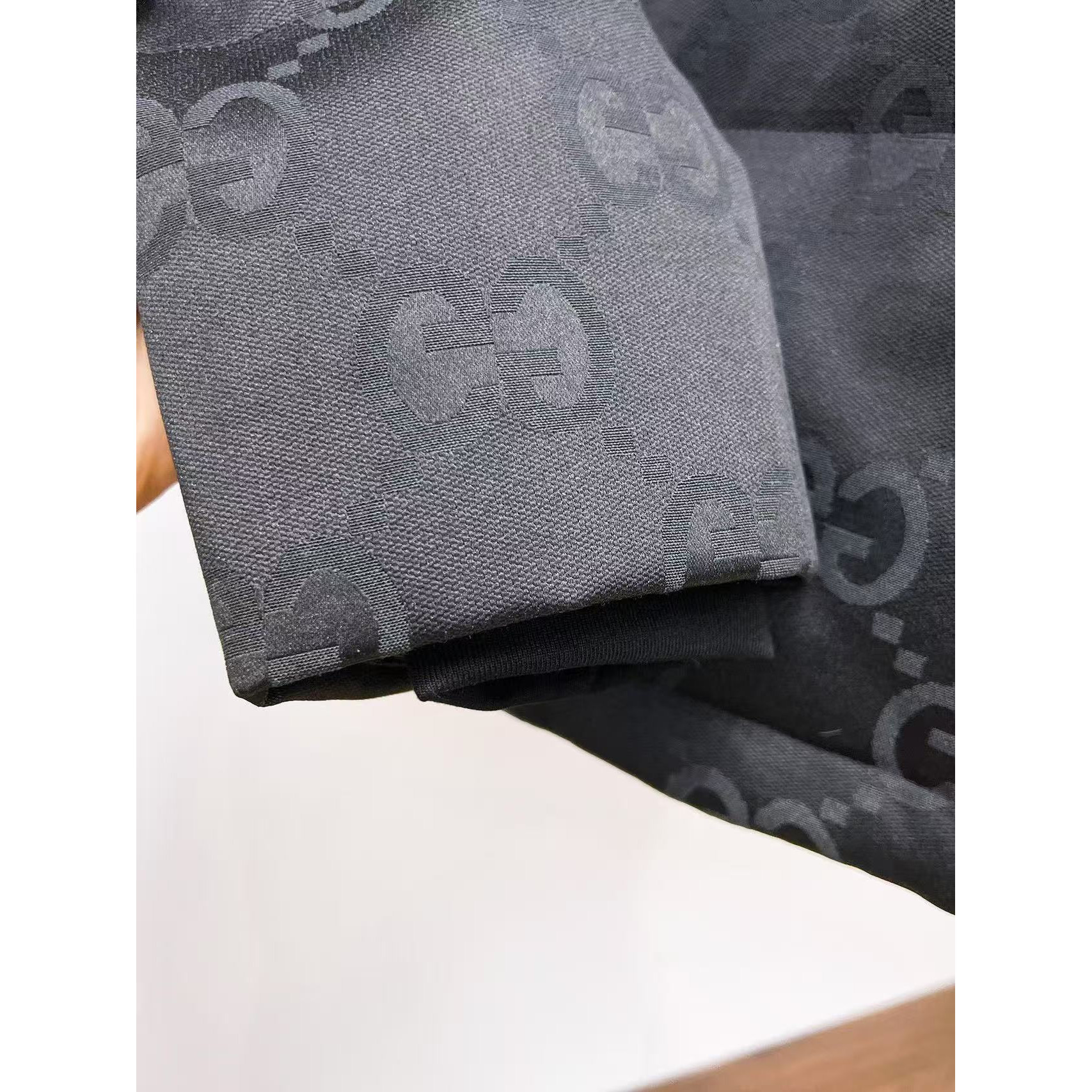 <p>GUCCI 秋冬新款羽绒服(黑)</p>