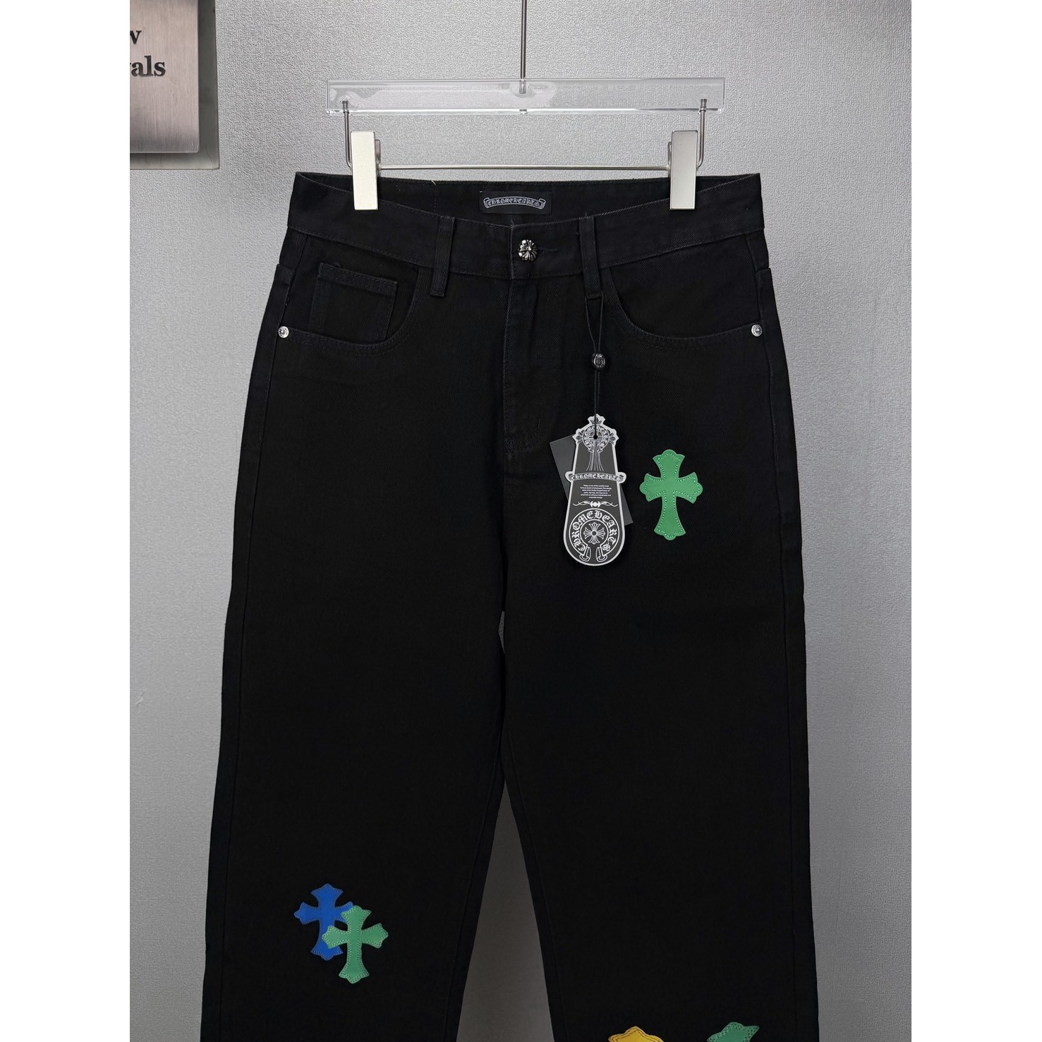 <p>CHROME HEARTS 黄色十字架拼皮情侣款水洗宽松牛仔裤(黑)</p>