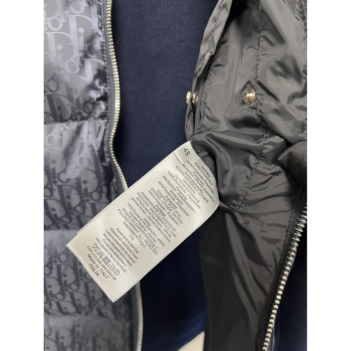 <p>Dior 经典针织羽绒款(藏青色)</p>