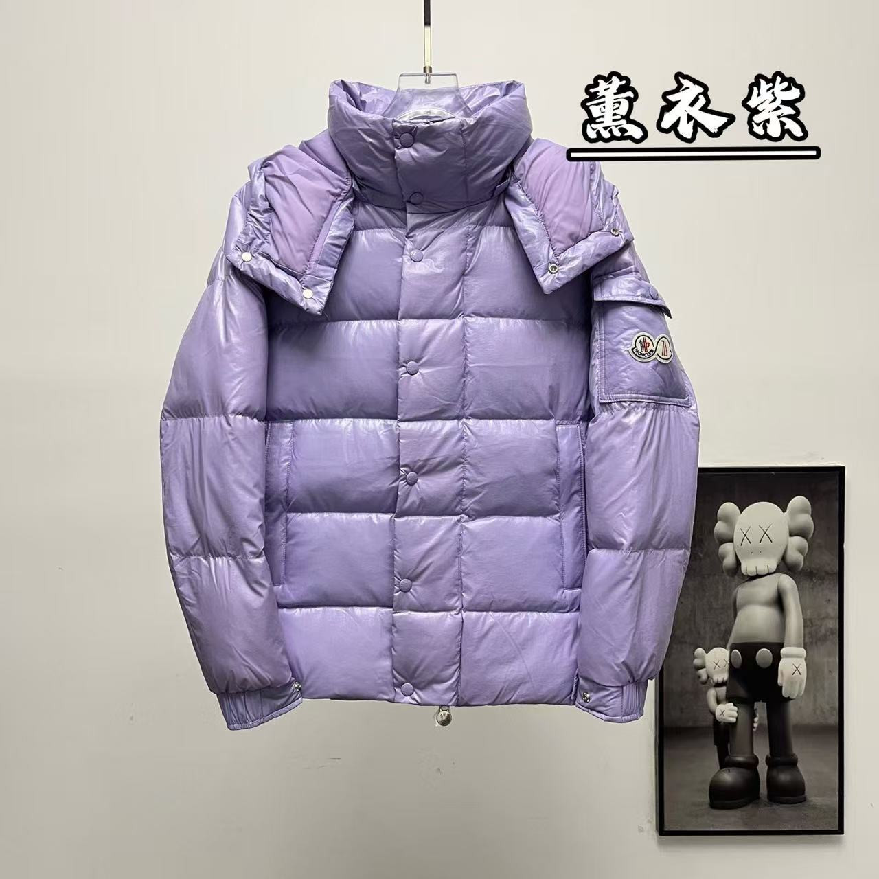 <p>Moncler 70周年双标连帽羽绒服(薰衣紫)</p>