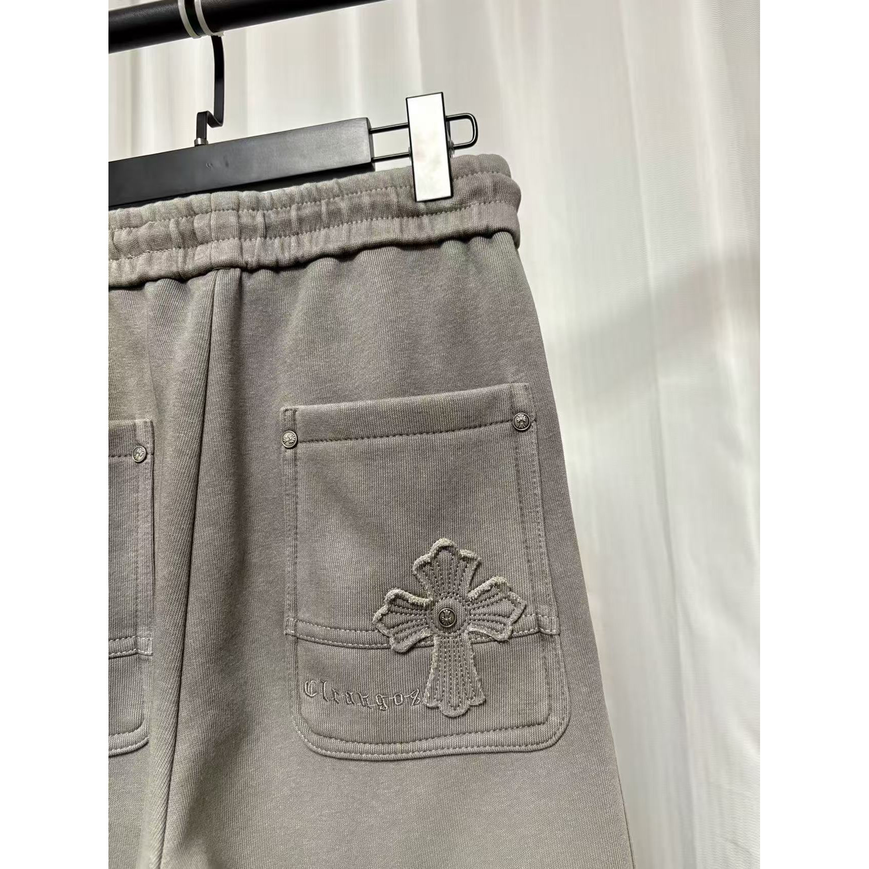 <p>Chrome Hearts 休闲长裤(灰)</p>
