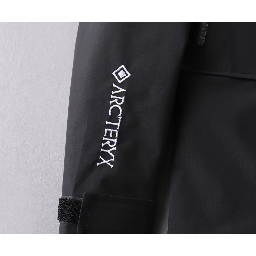<p>Arc'teryx 新款男士夹克外套</p>