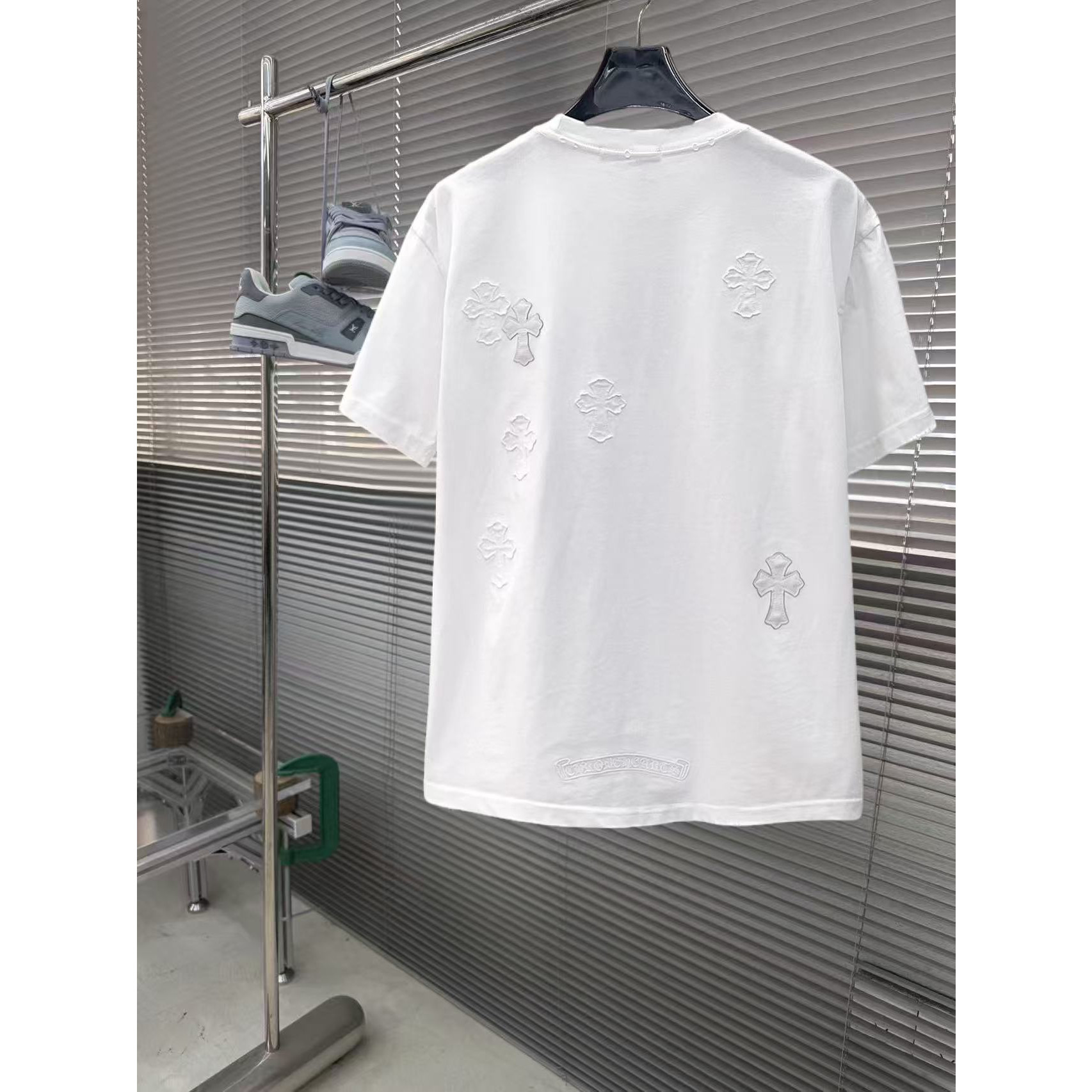 <p>CHROME HEARTS 专柜新款短袖T恤(白)</p>