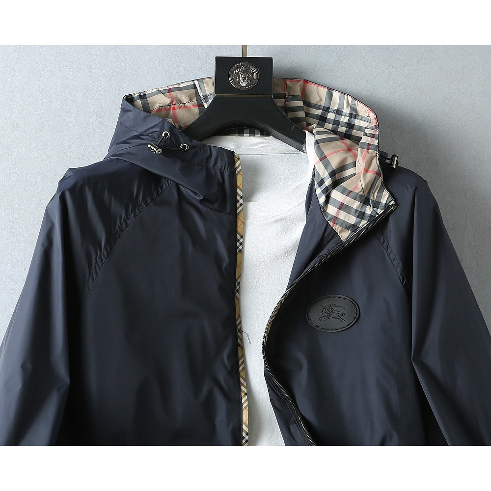 <p>BURBERRY 夹克外套(时尚设计师款)(藏青)</p>