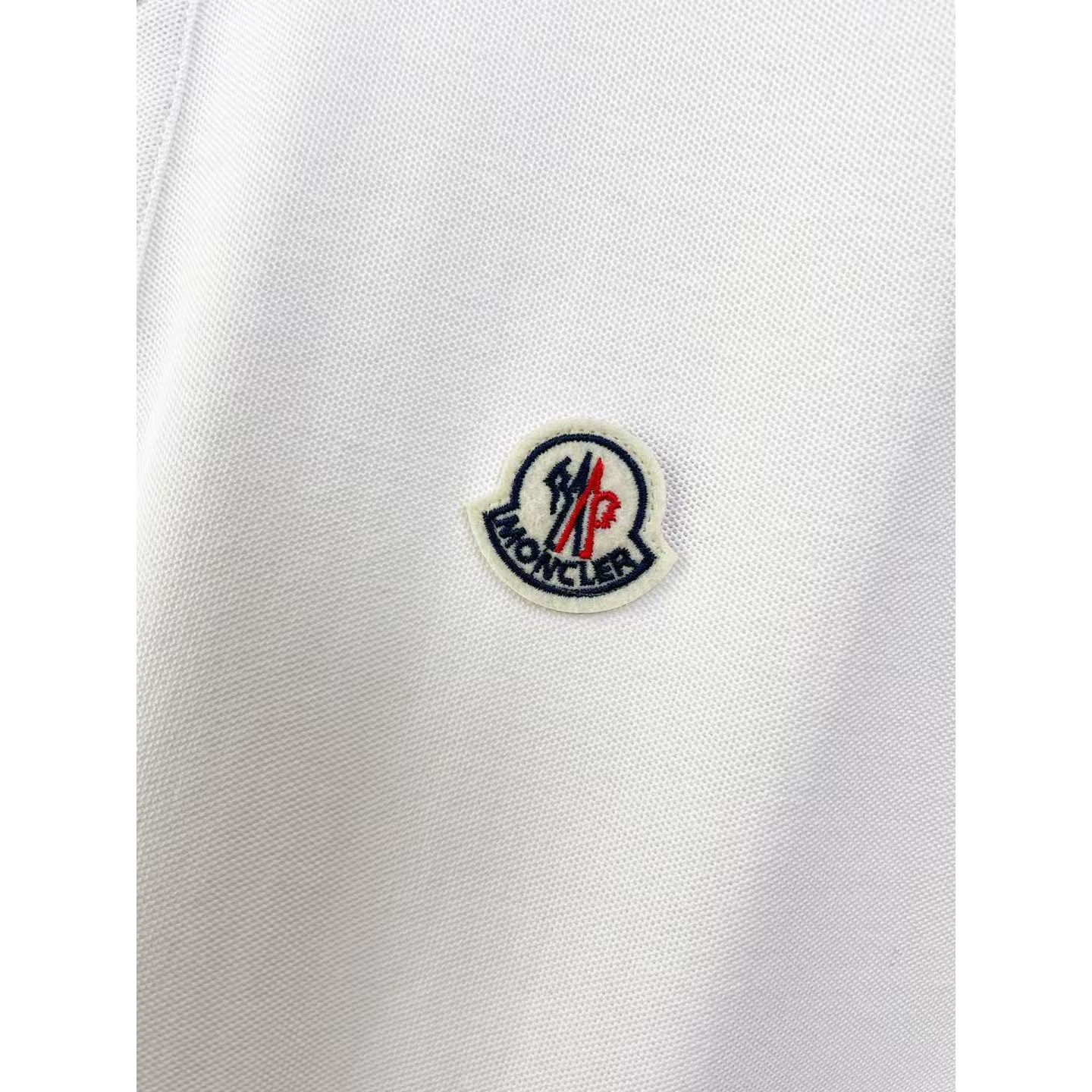 <p>MONCLER 贴片长袖Polo衫(白)</p>