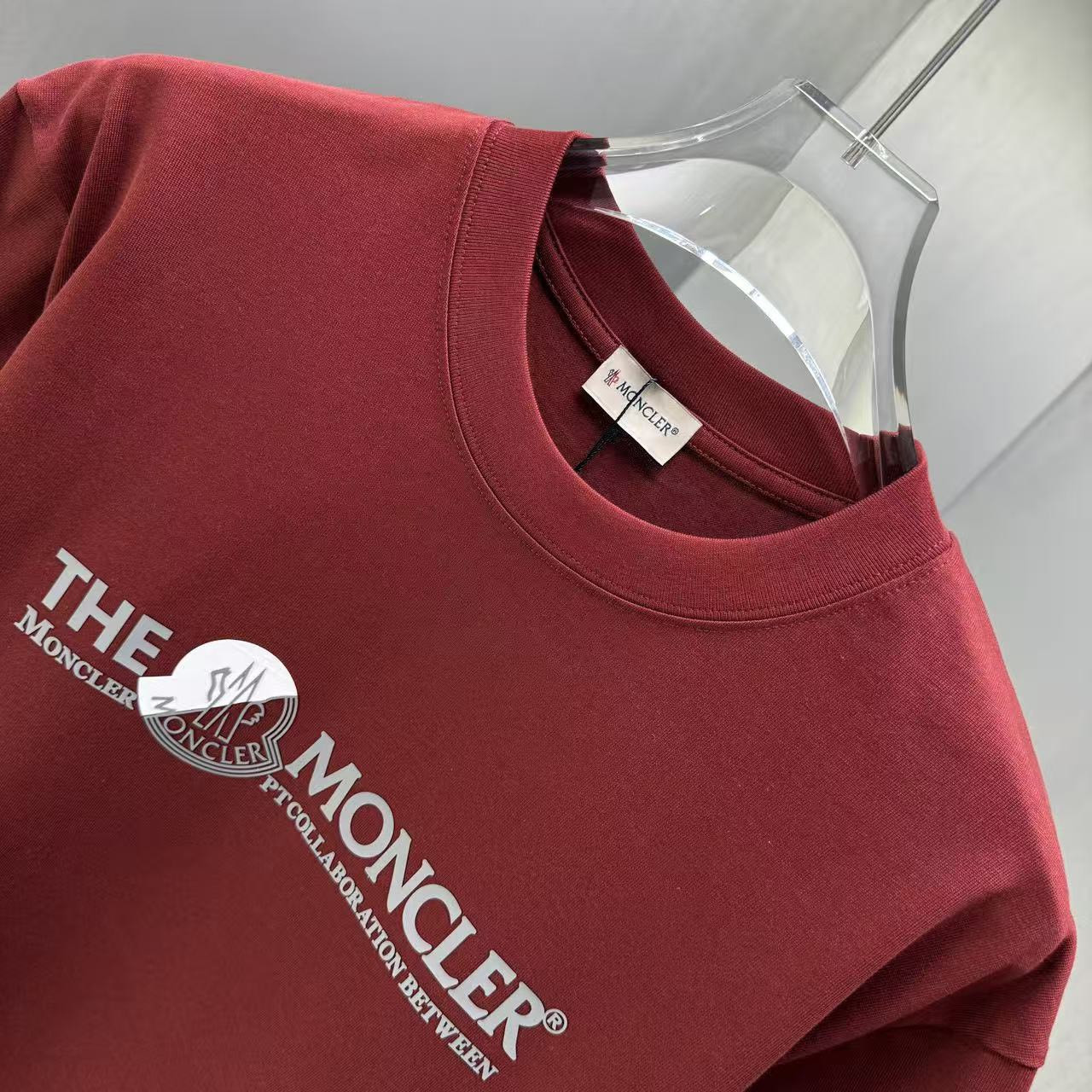 <p>Moncler 短袖T恤(紅)</p>