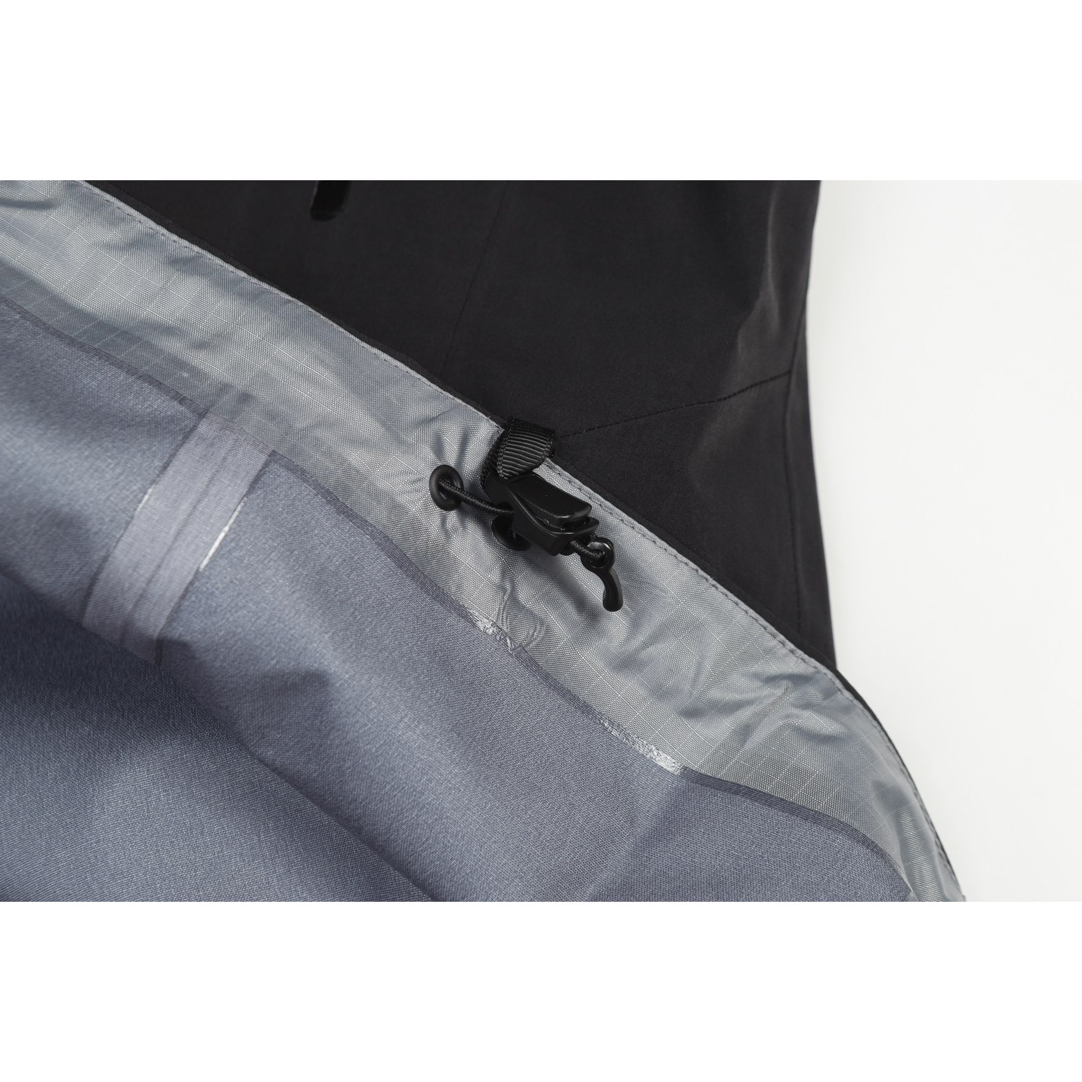 <p>Arc'teryx Bate SL 轻质透气连帽冲锋衣(黑)</p>