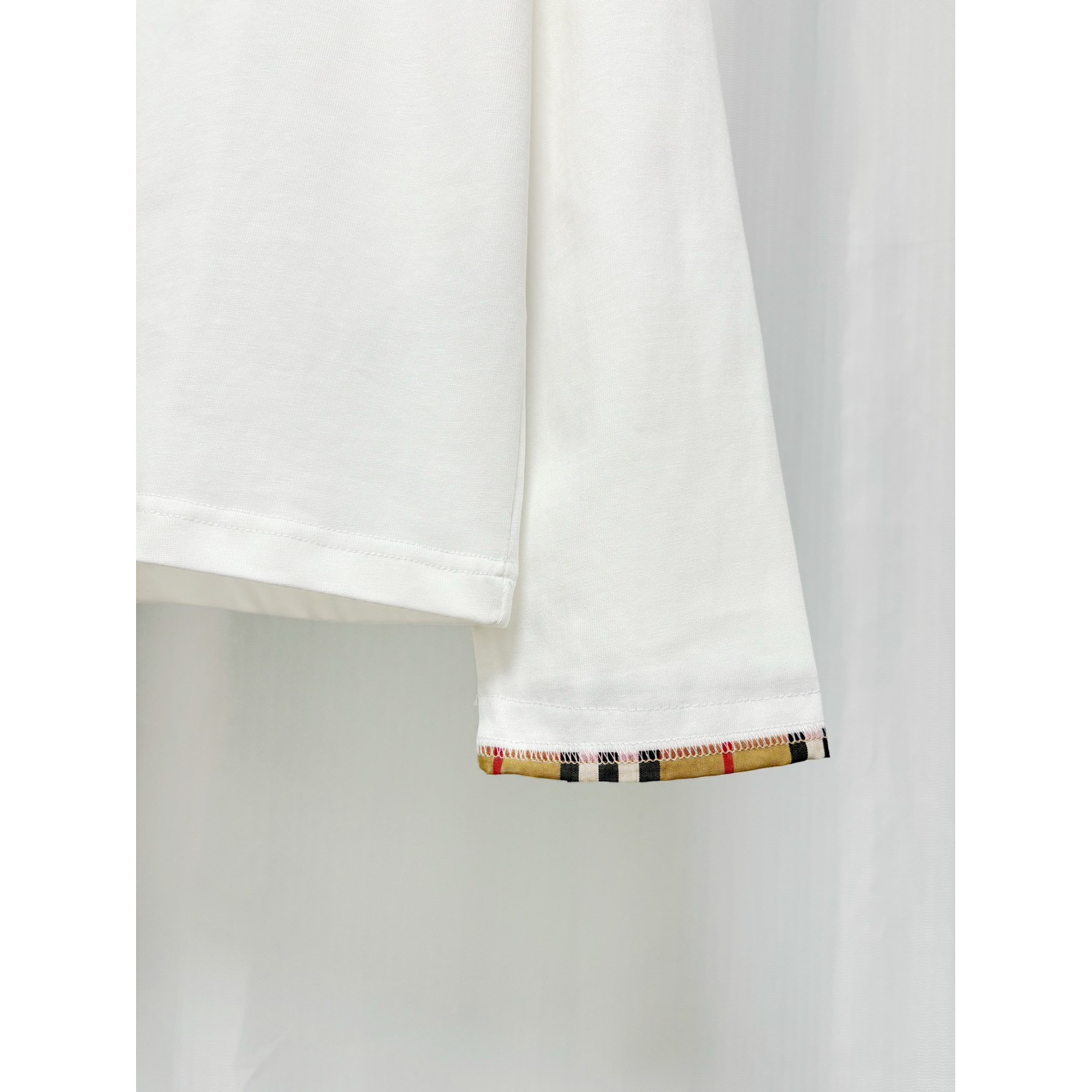 <p>Burberry 长袖T恤</p>