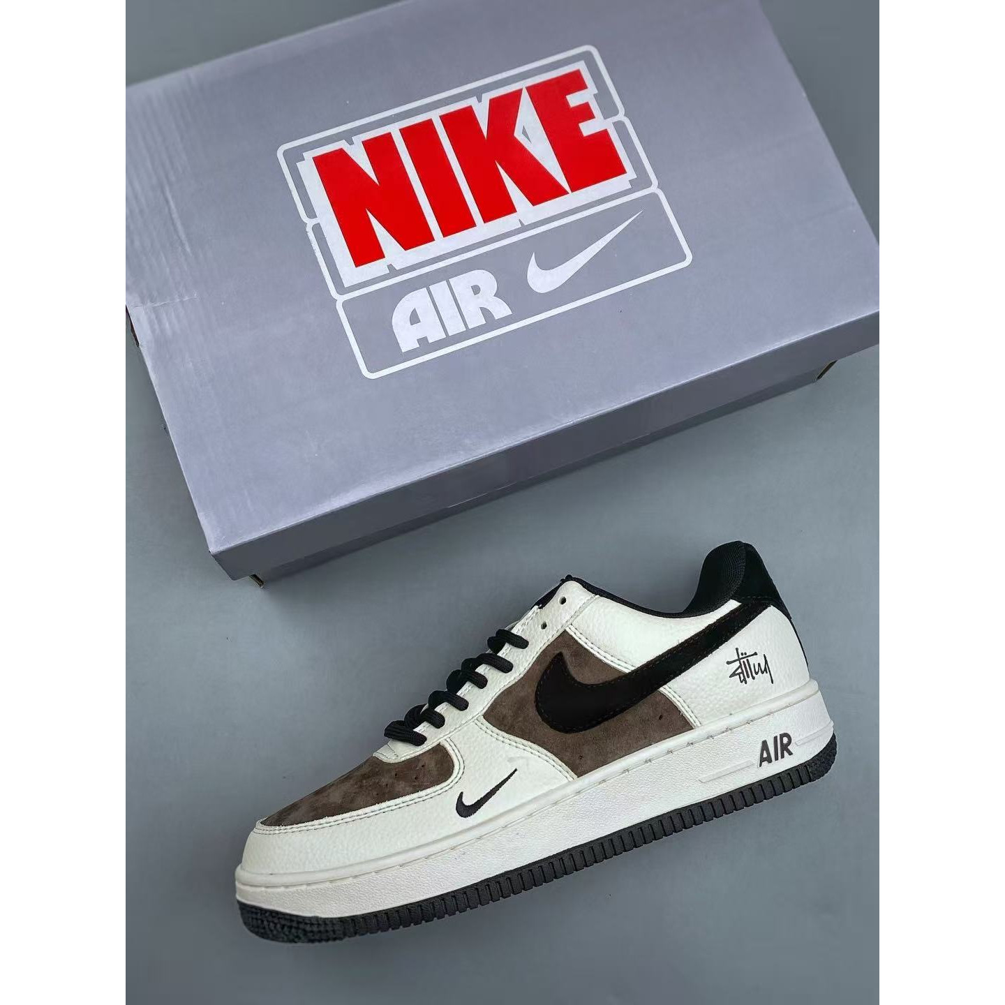 <p>Nike Air Force1 07 low &nbsp;联名款 112</p>