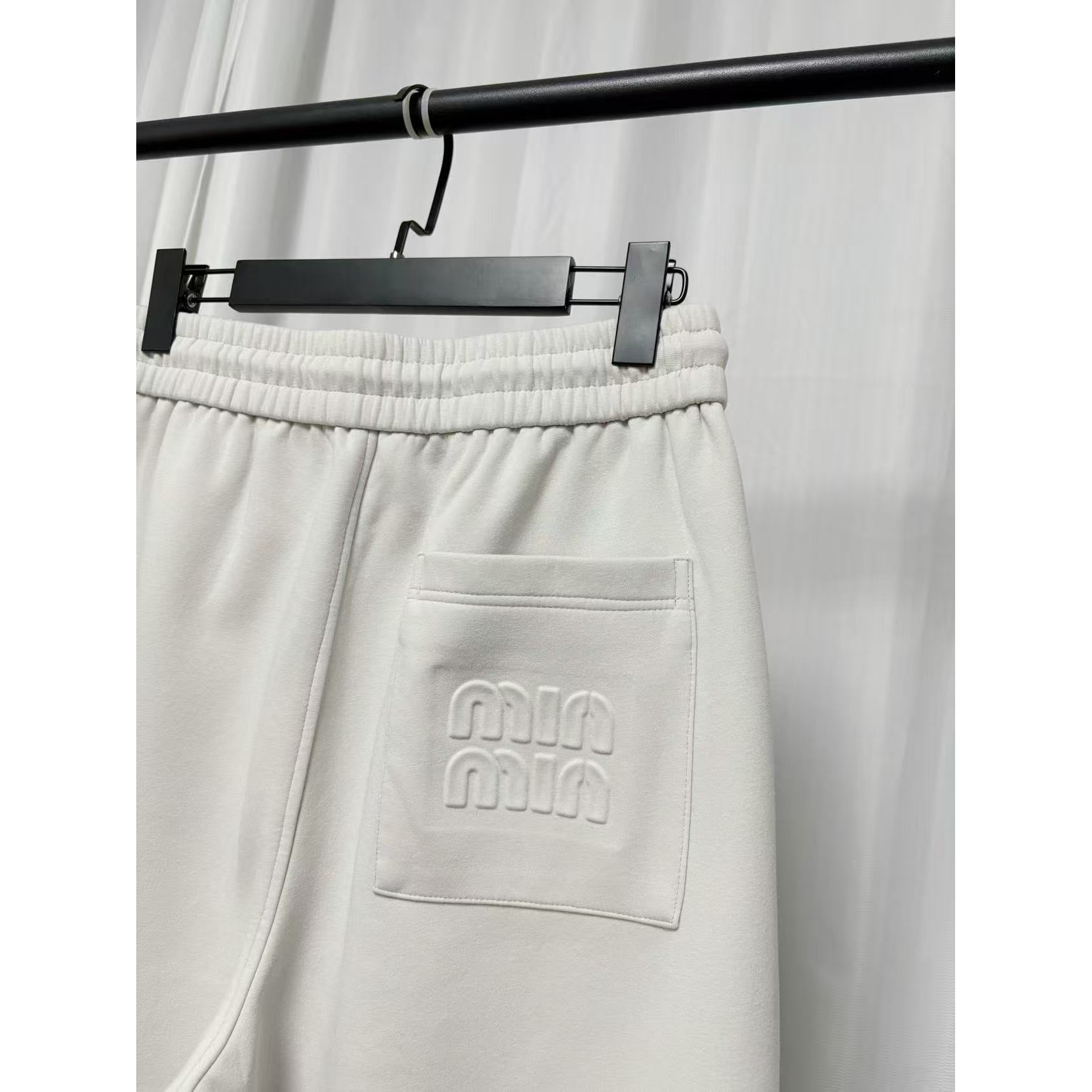 <p>Miu Miu 休闲长裤(白)</p>