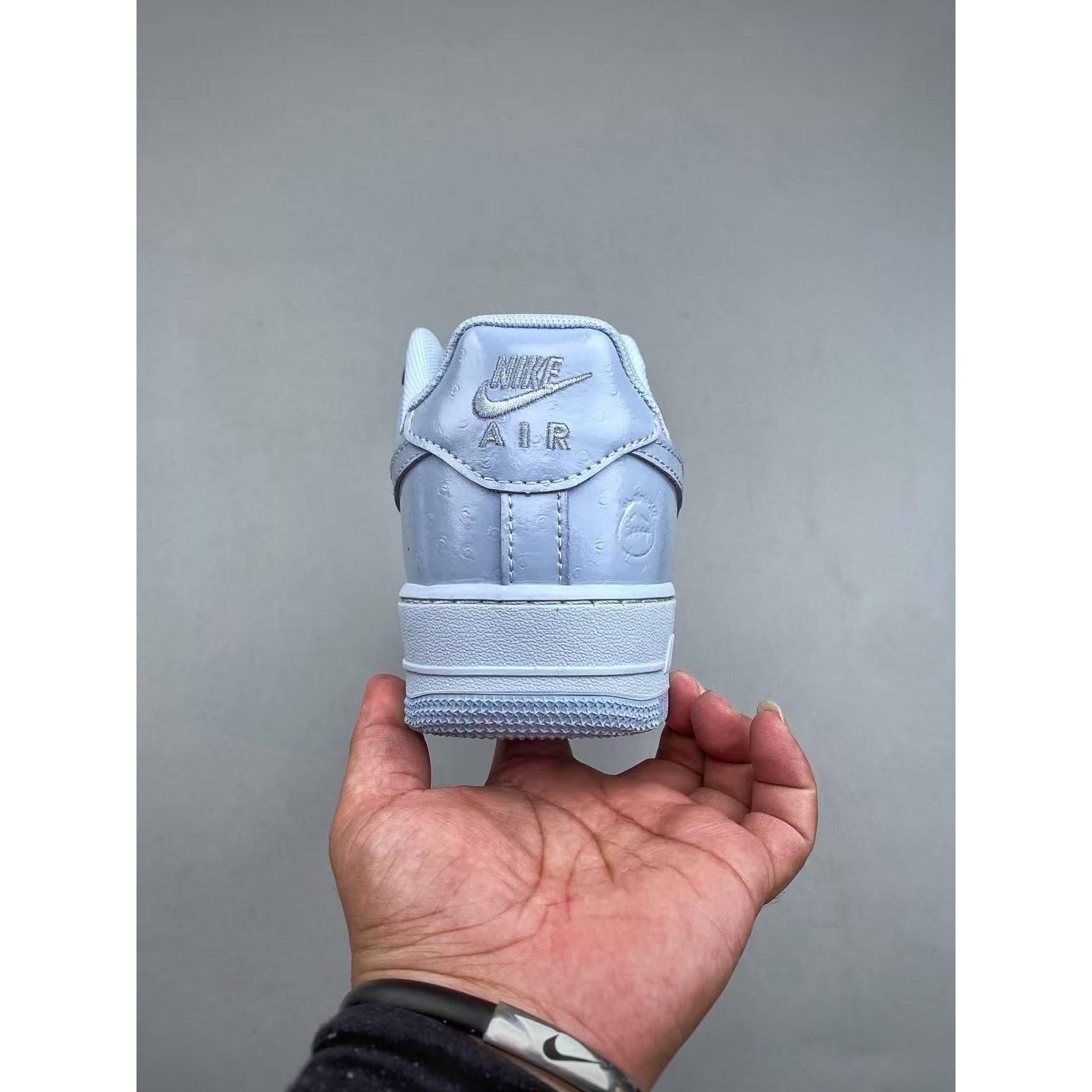 <p>&nbsp;Nike Air Force1 07 low&nbsp; (藍)</p>