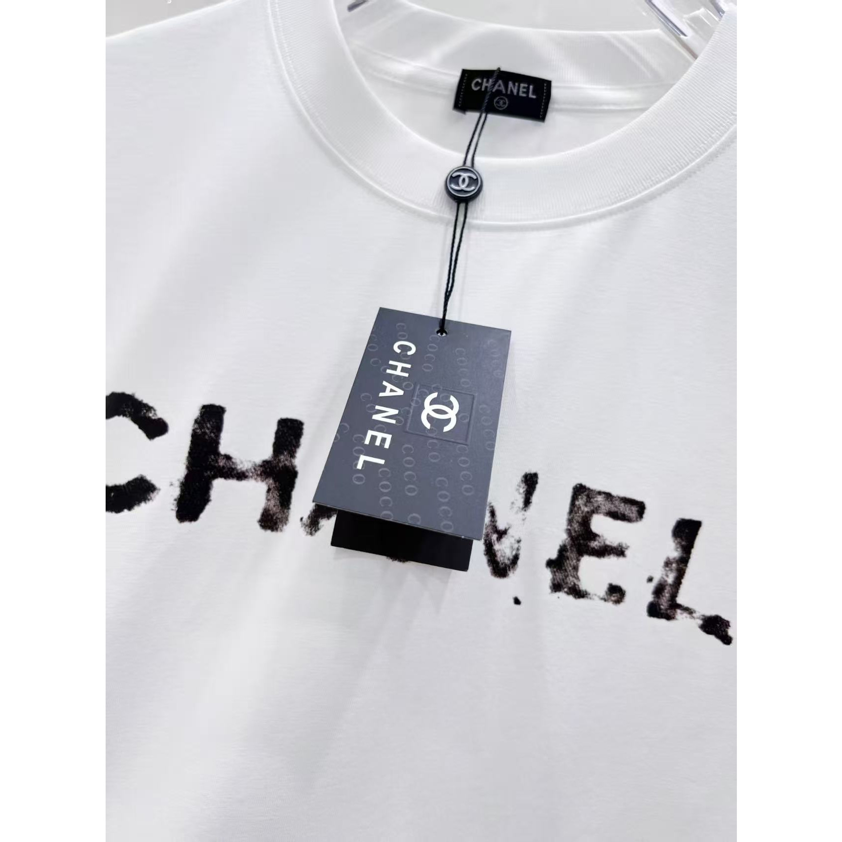 <p>CHANEL 短袖圆领T恤(白)</p>
