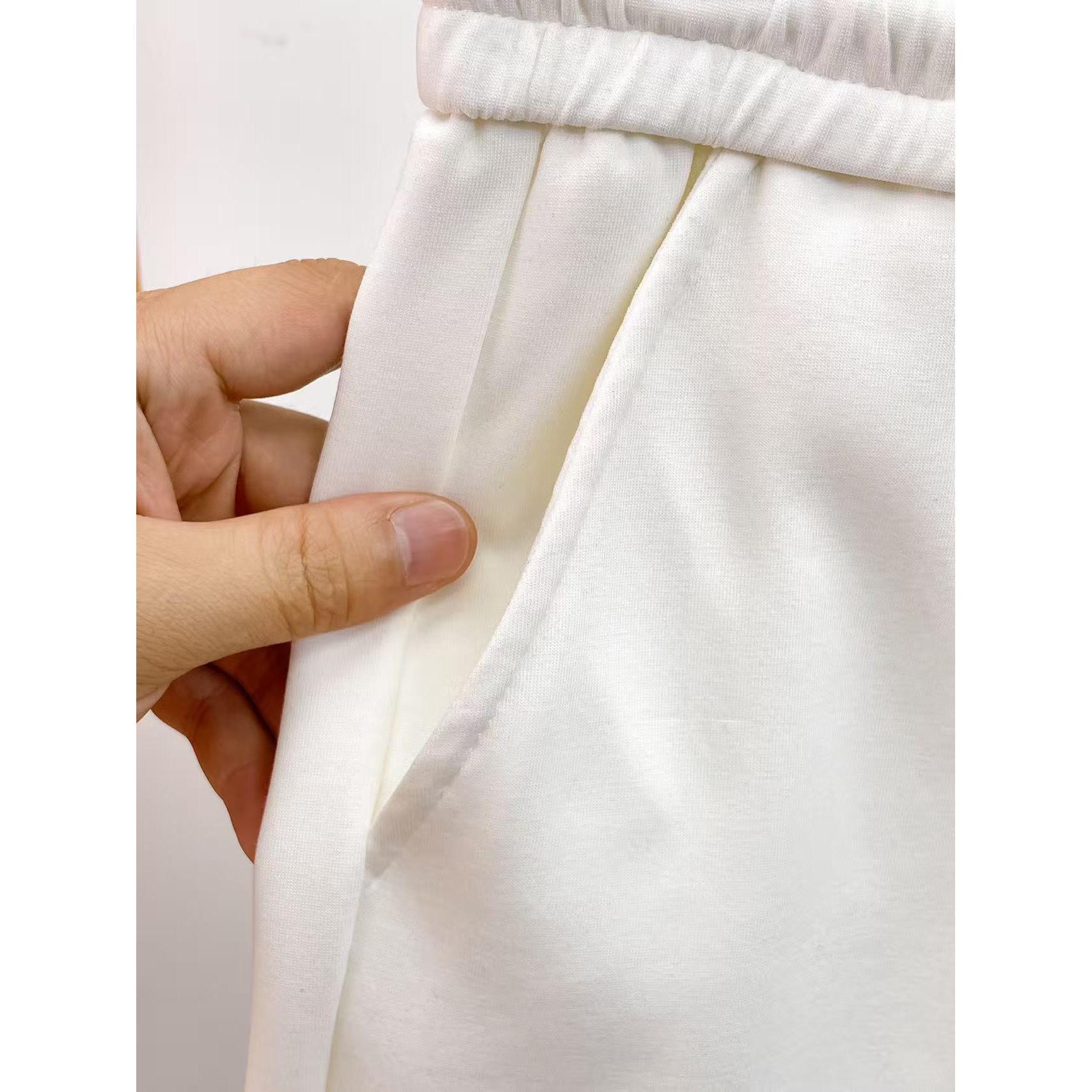 <p>BURBERRY 专柜新款休闲短裤(白)</p>