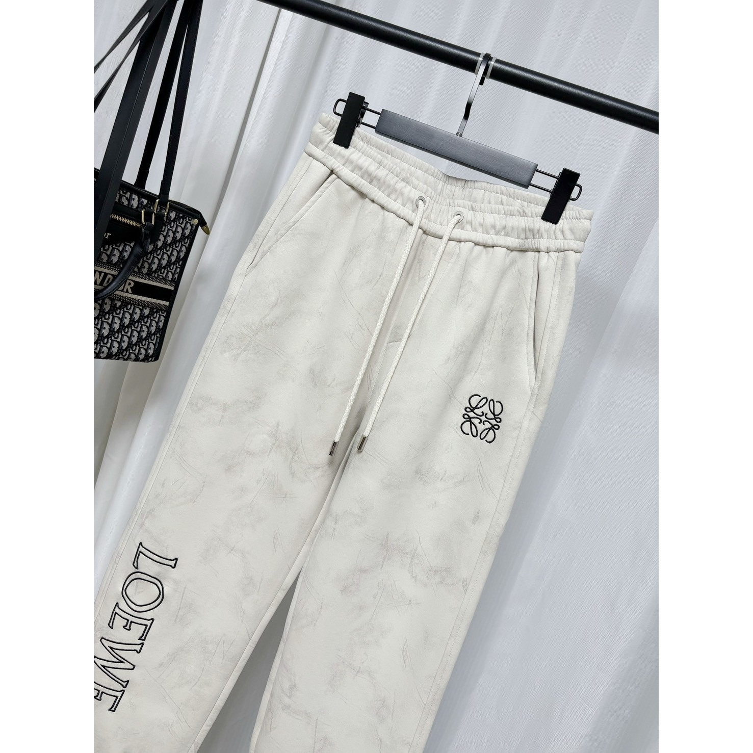 <p>LOEWE 刺绣休闲长裤(灰)</p>