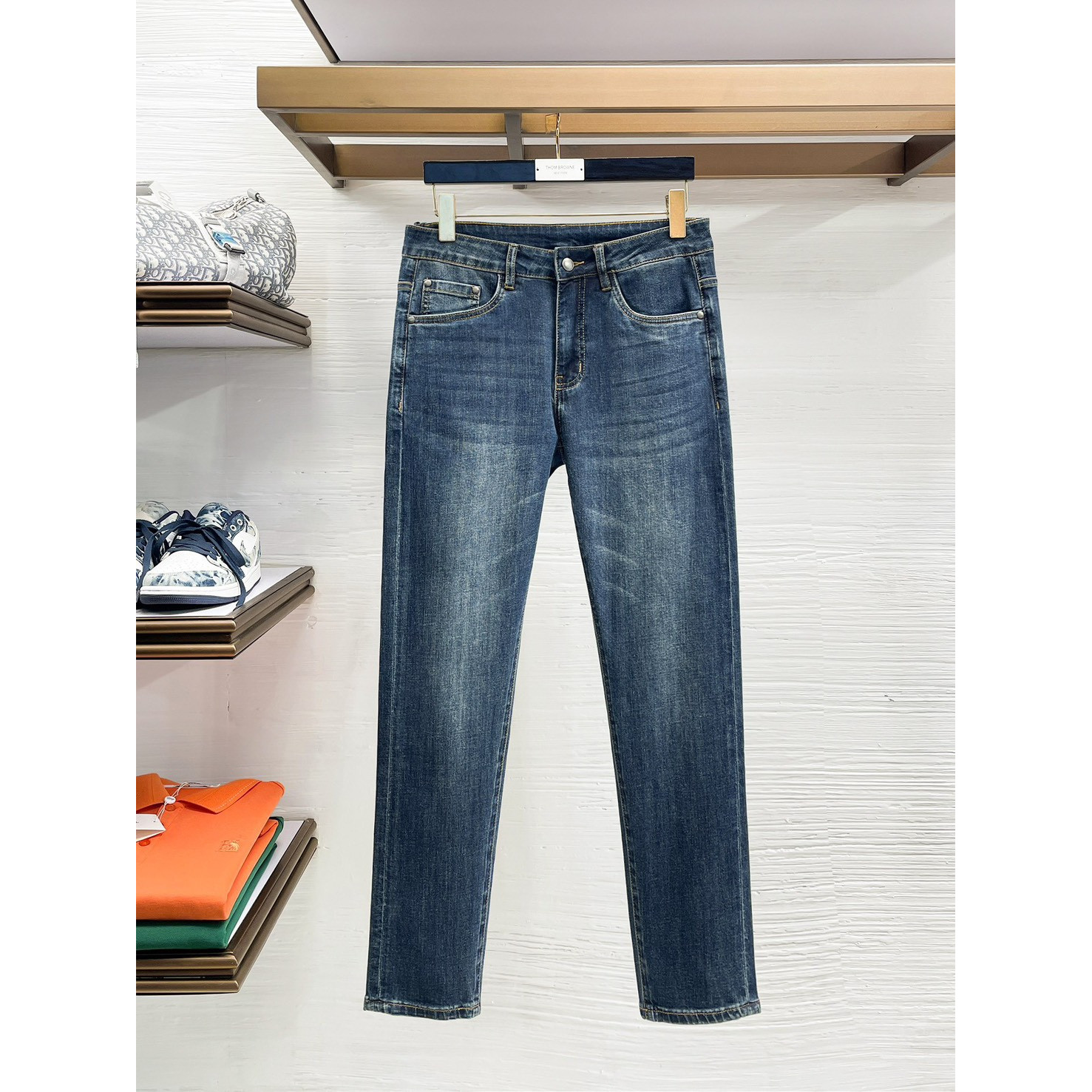 <p>LOEWE&nbsp;高端牛仔裤</p>