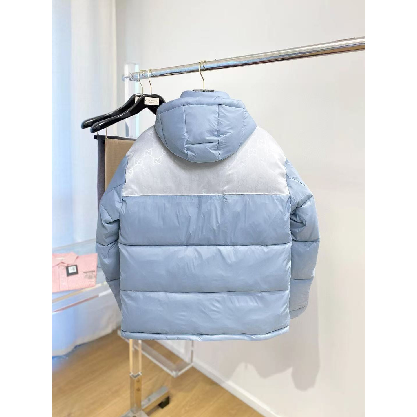 <p>GUCCI 秋冬新款羽绒服(藍)</p>