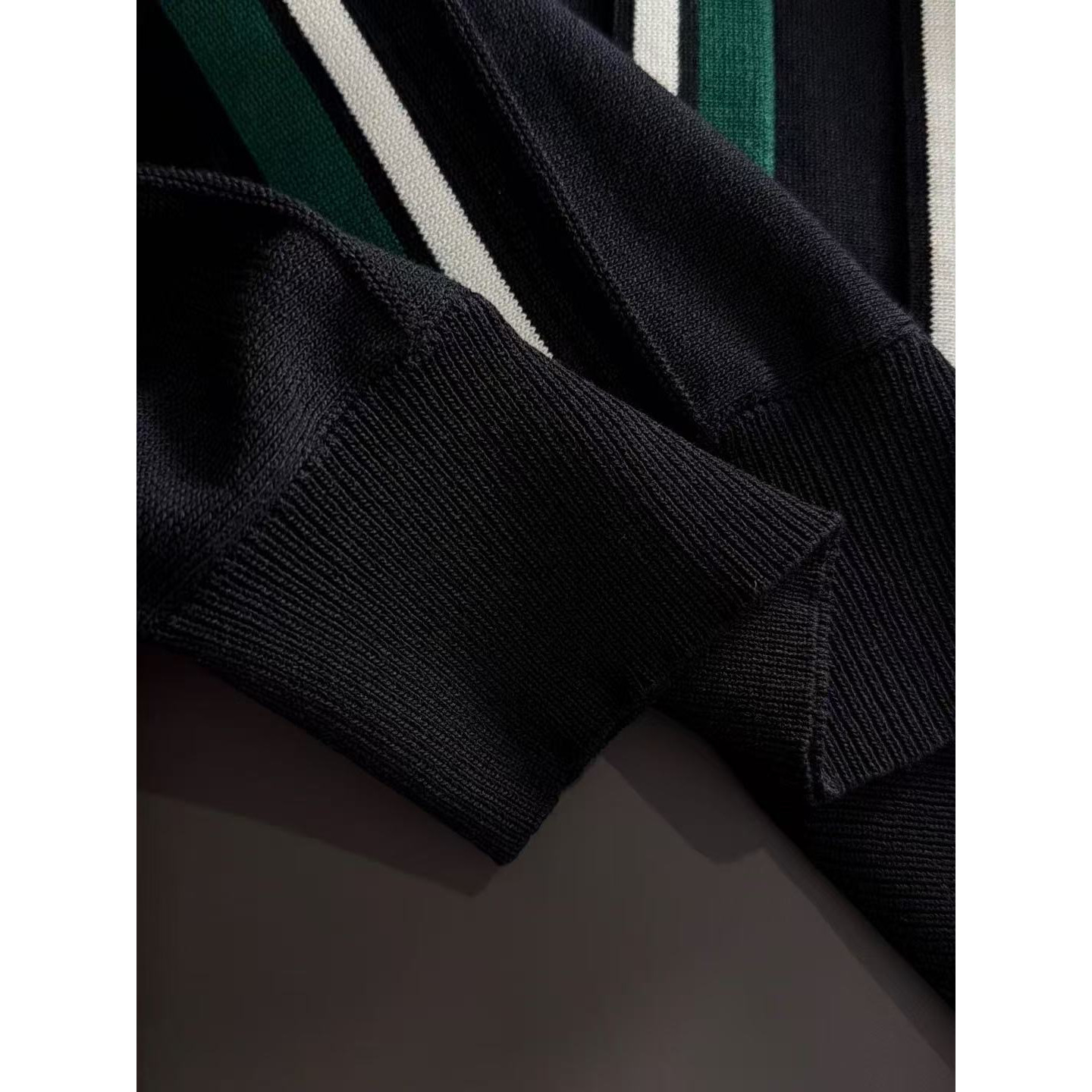 <p>Balenciaga 男款短袖T恤(786928)</p>