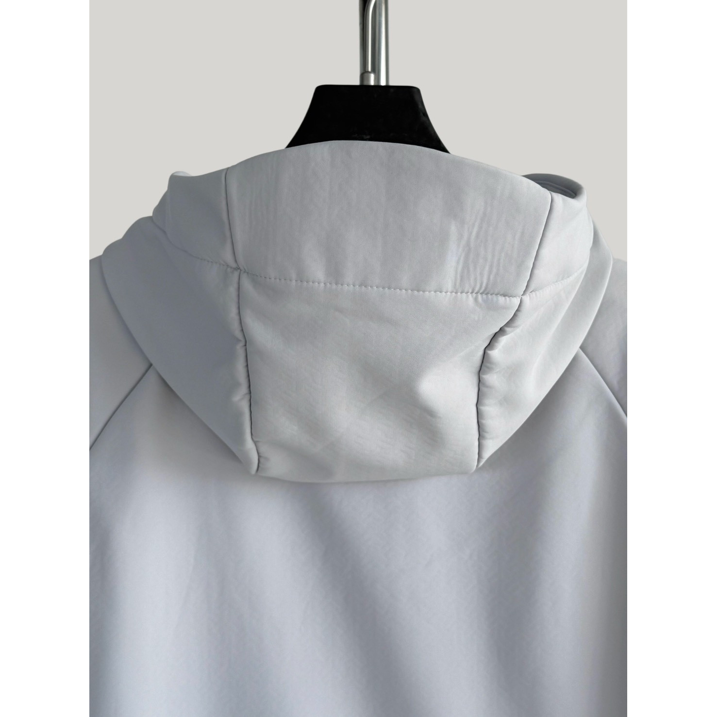 <p>KOLON SPORT 冲锋衣连帽款(浅灰)</p>