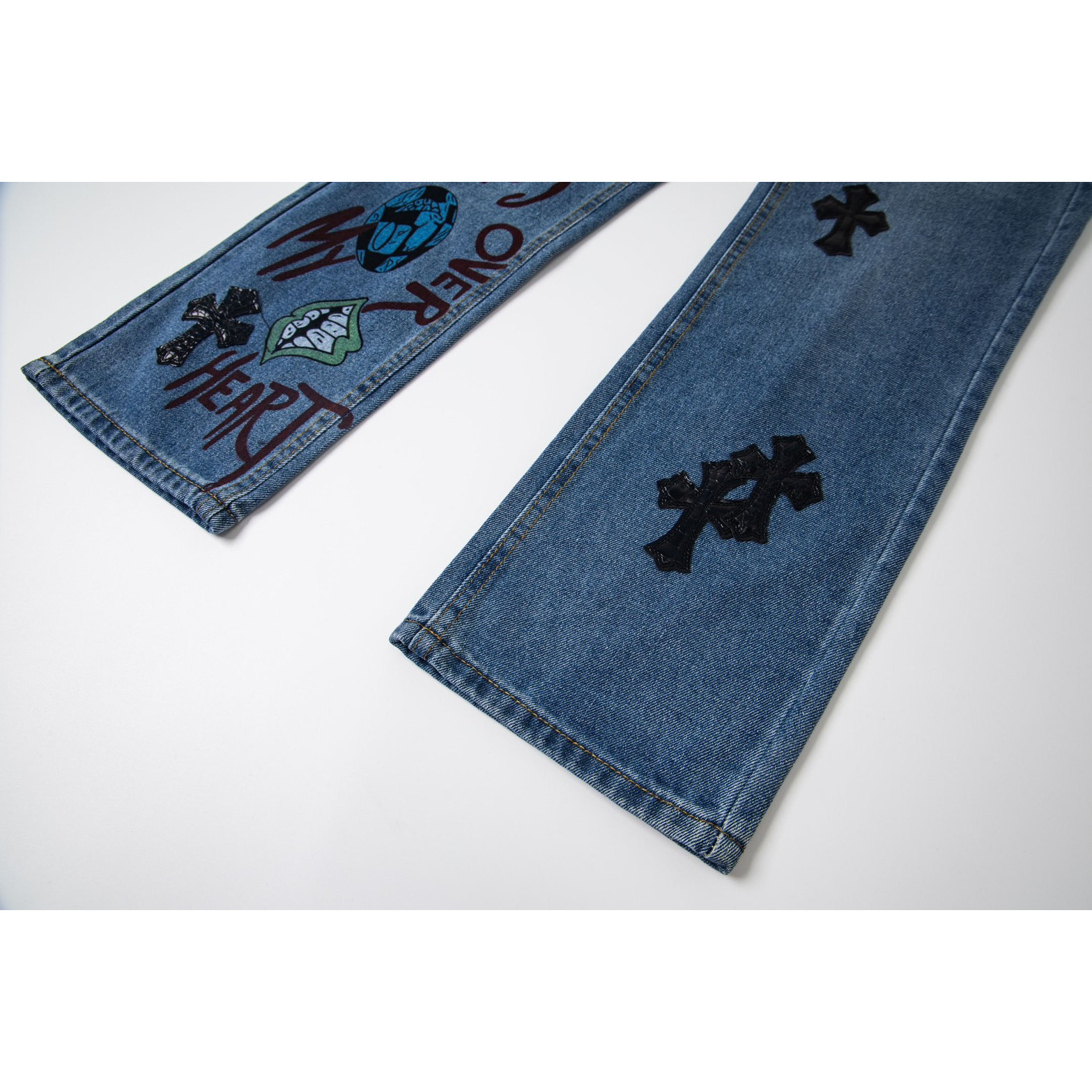 <p>CHROME HEARTS 黑皮经典水洗牛仔裤(1760#)</p>