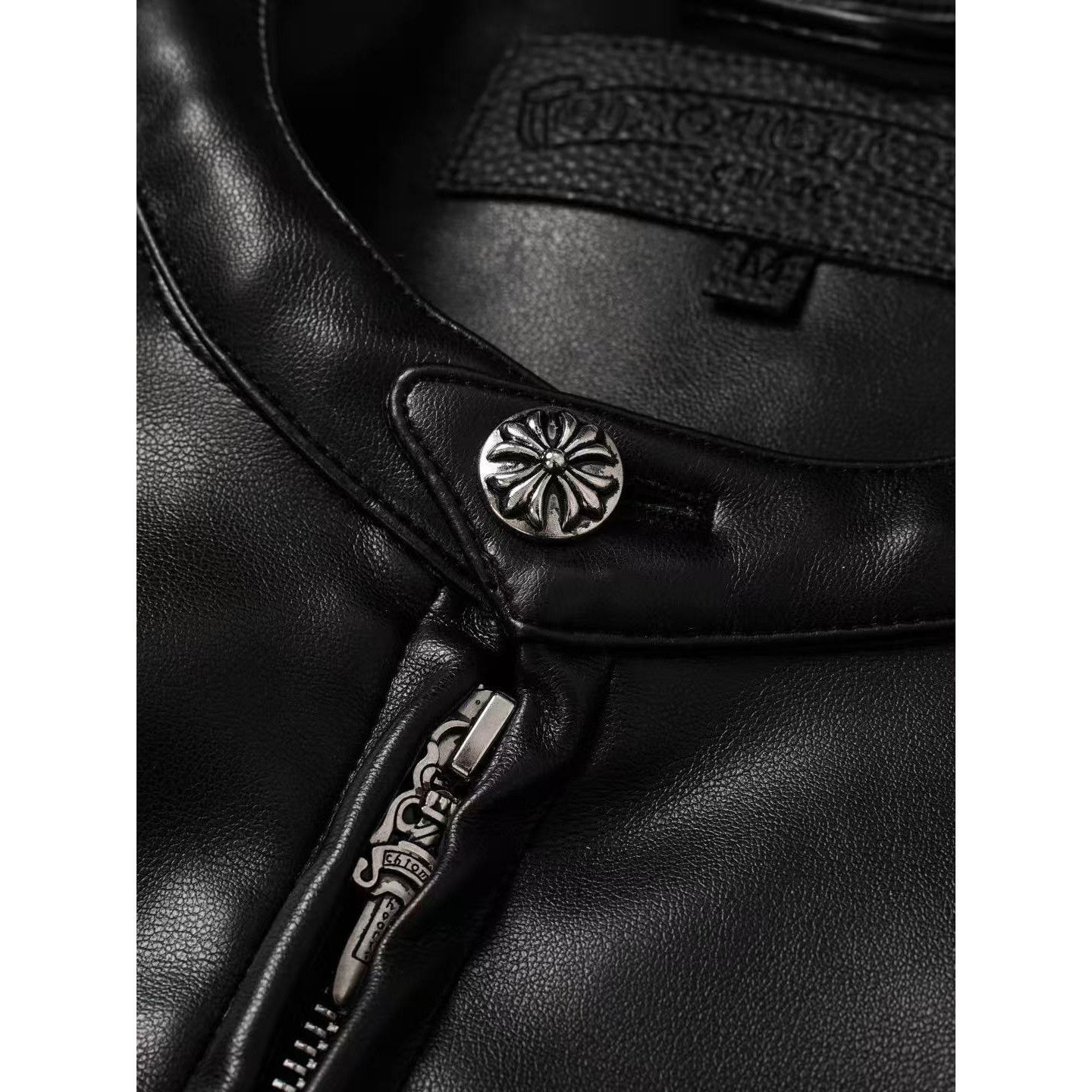 <p>Chrome Hearts 立领宝剑皮衣外套(黑)</p>