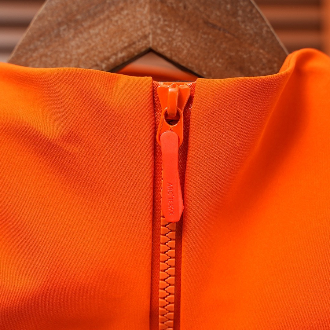 <p>ARC'TERYX &nbsp;BETA SV JACKET 增强防水防风连帽硬壳外套(橙色)&nbsp;</p>