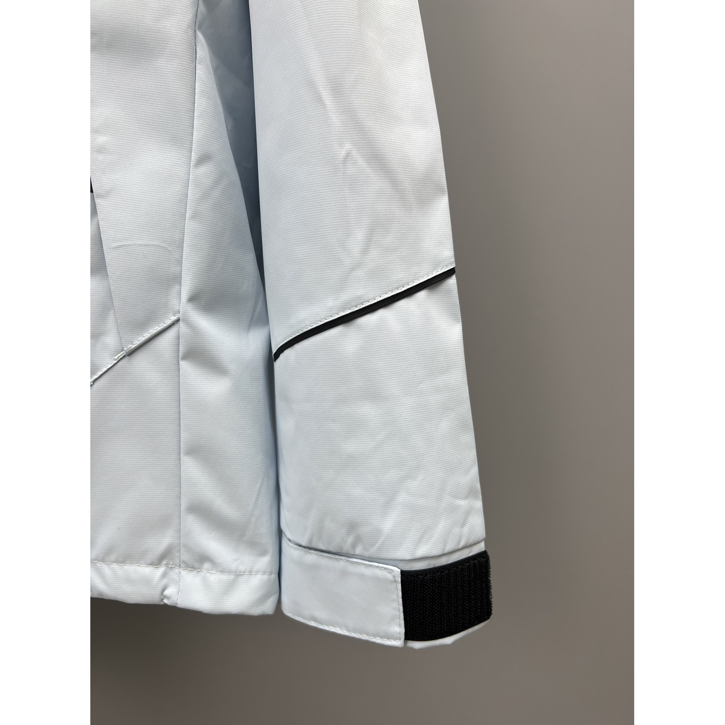 <p>KOLON SPORT KR系列冲锋衣外套(天蓝)</p>