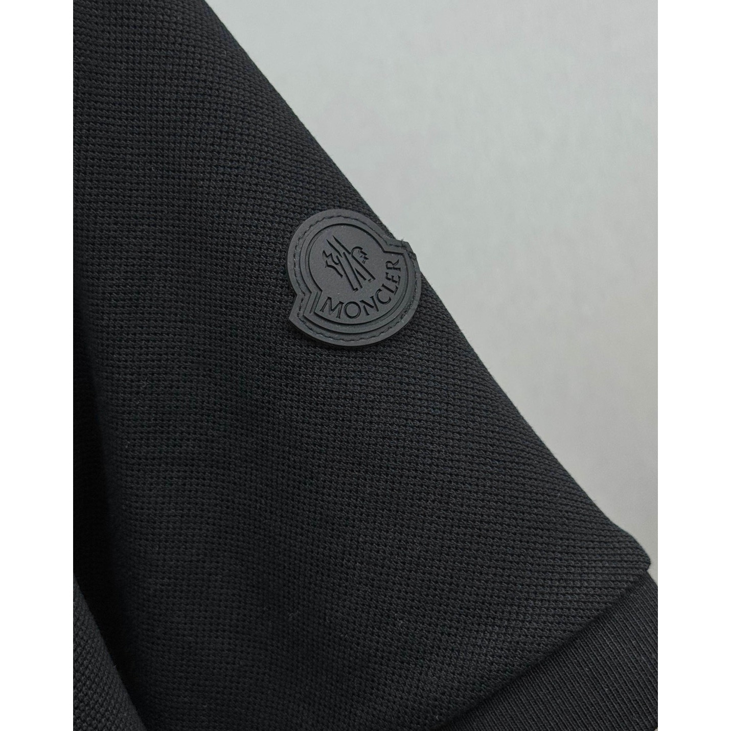 <p>MONCLER&nbsp;短袖翻领polo衫(黑)</p>