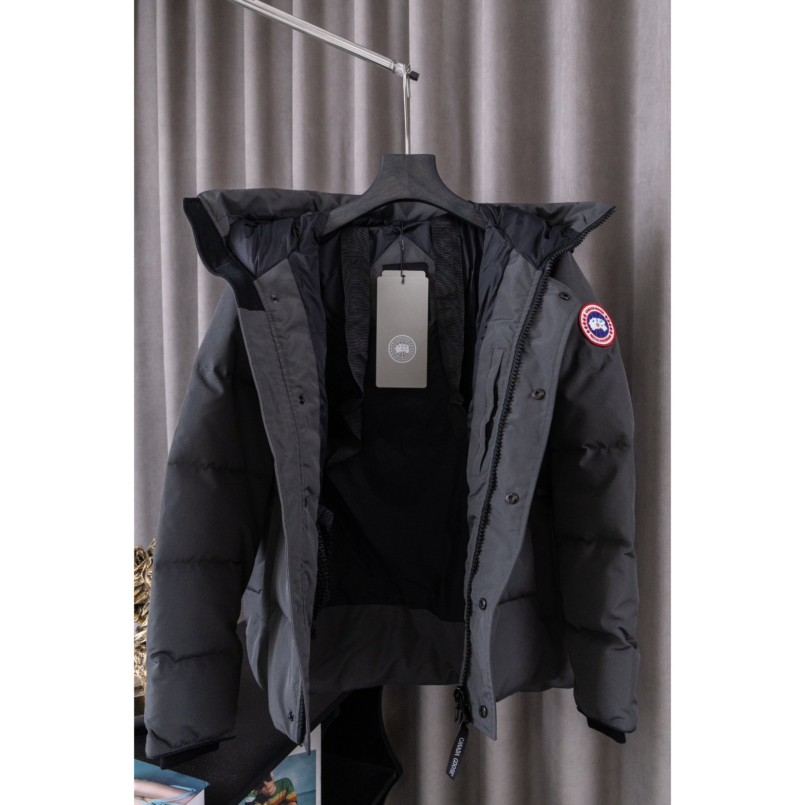<p>Canada Goose 17款 Macmillan Parka 麦克米伦 系列男士派克羽绒服(石墨灰)</p>