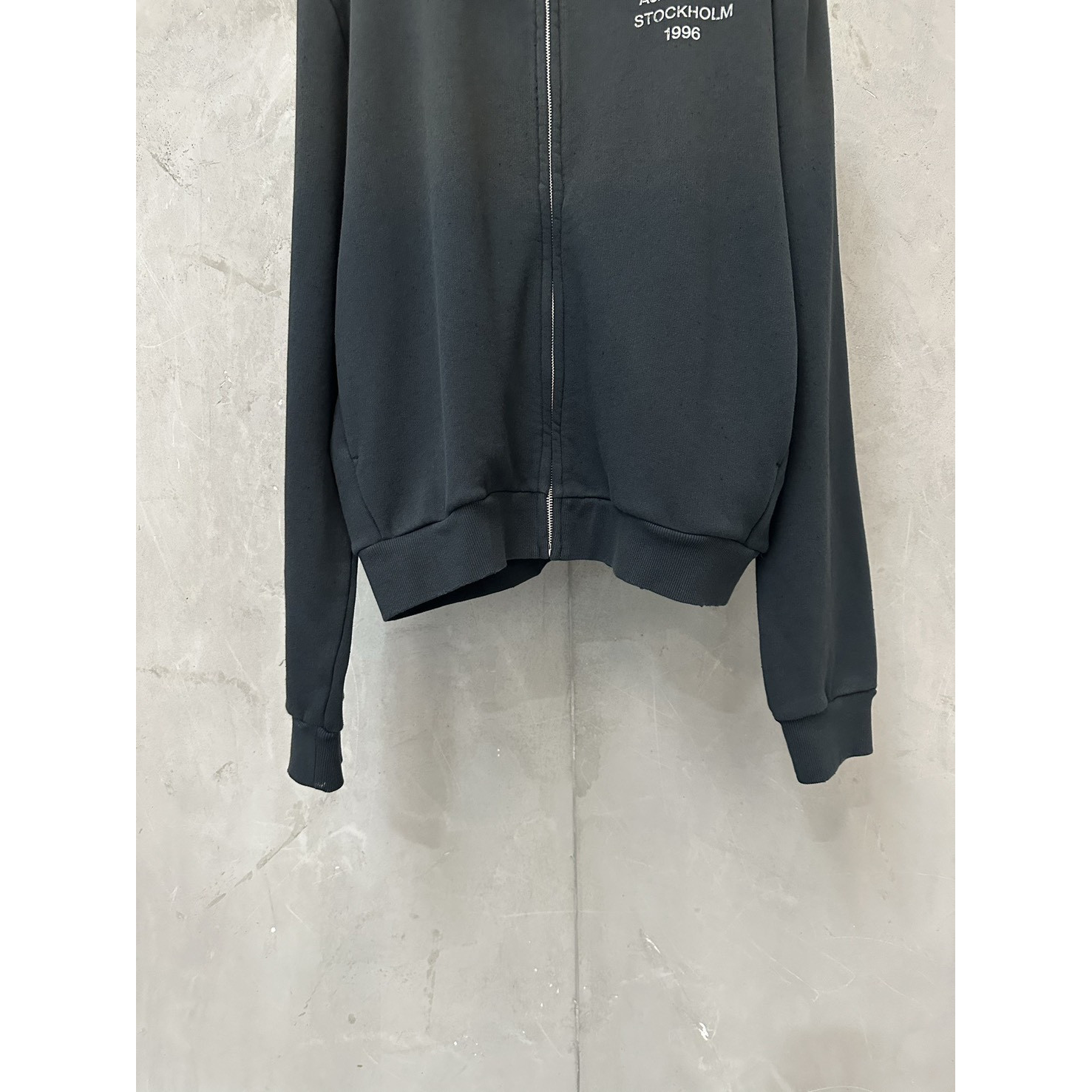 <p>Acne Studios 拉链外套(深炭灰)</p>
