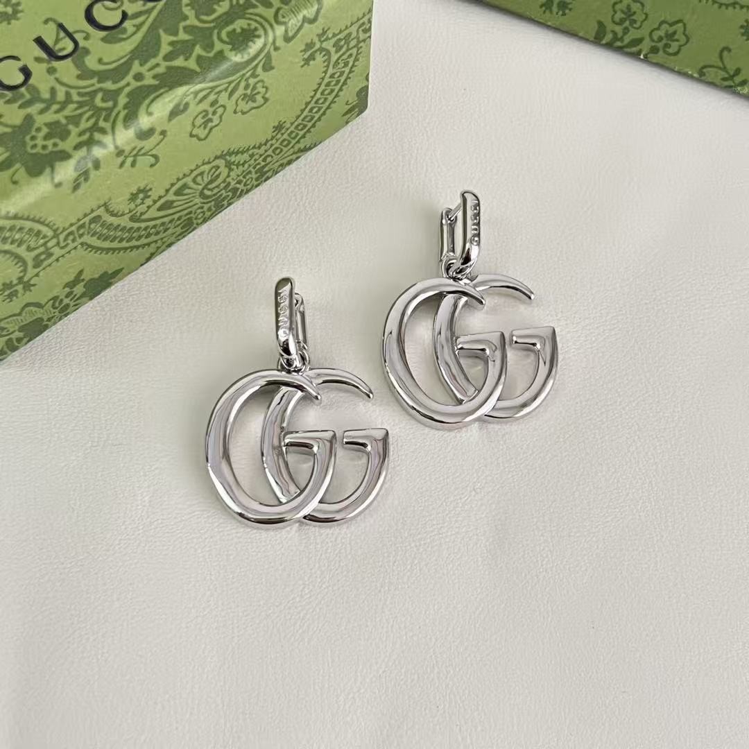 <p>GUCCI &nbsp;双G耳环&nbsp;</p>