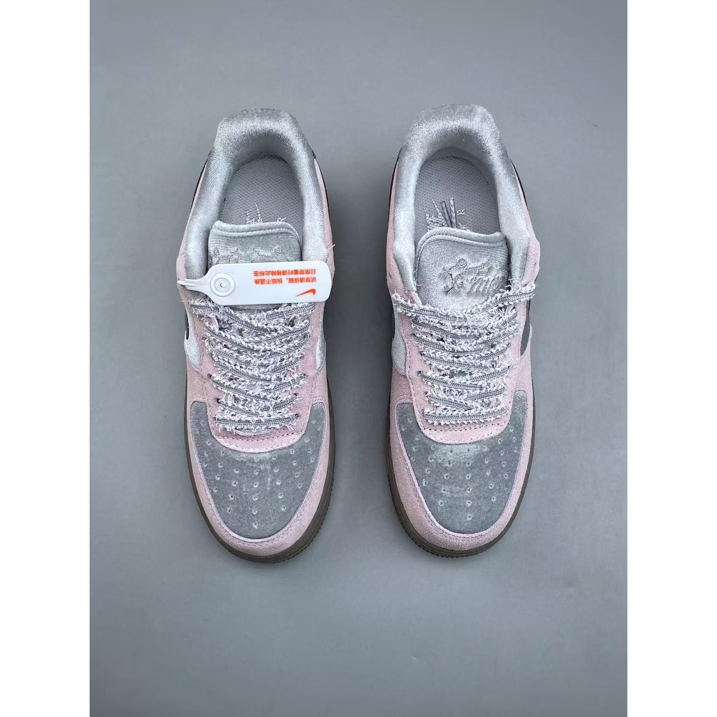 <p>NIKE AIR FORCE 1 LOW (粉)&nbsp;</p>
