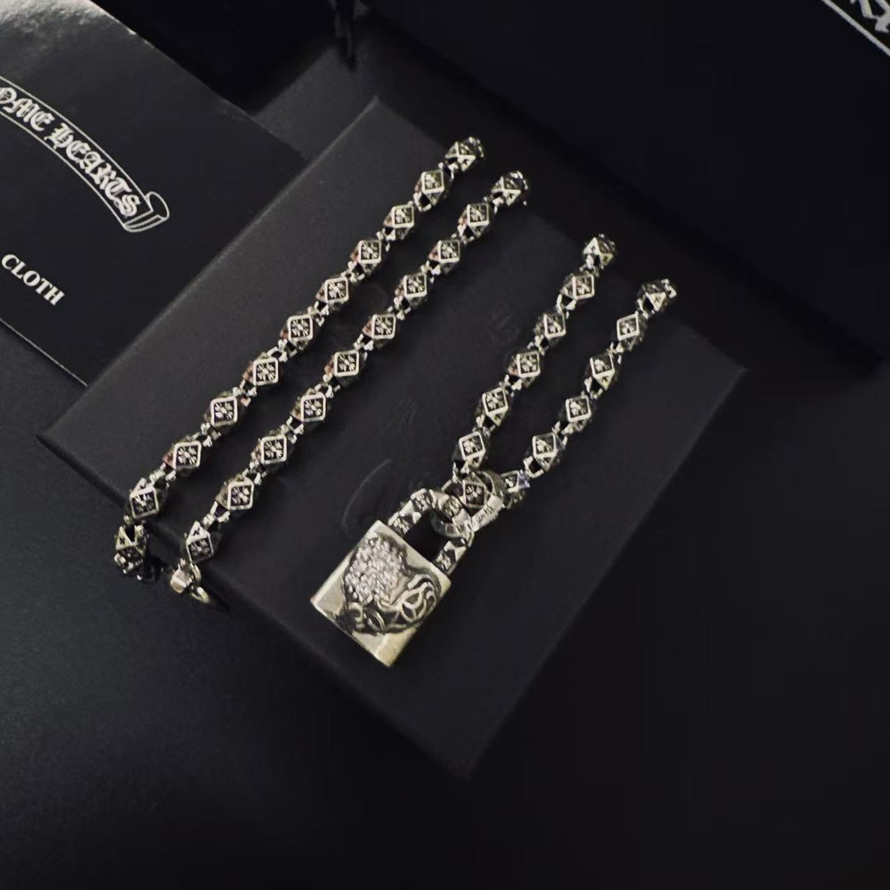 <p>CHROME HEARTS&nbsp;项链</p>