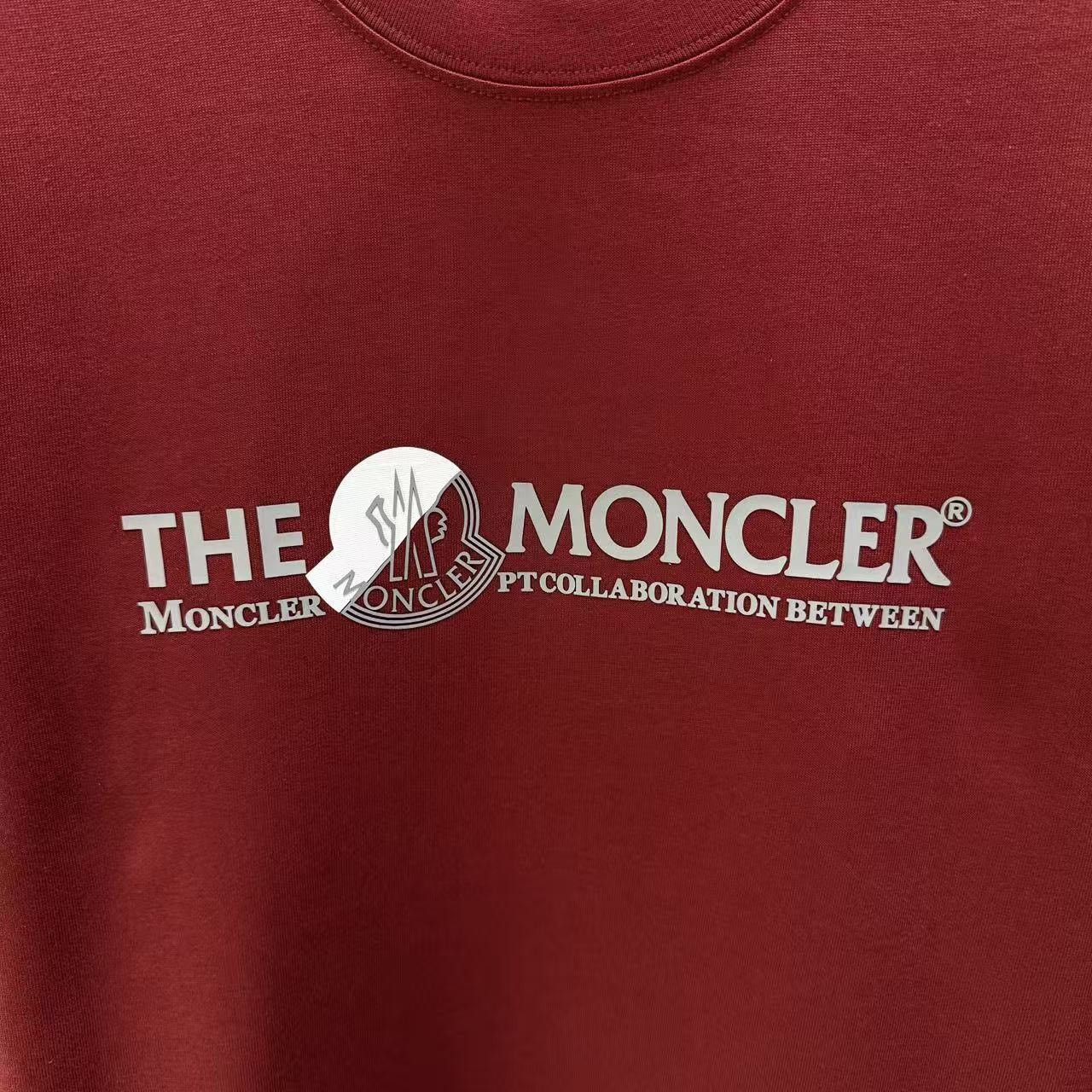<p>Moncler 短袖T恤(紅)</p>