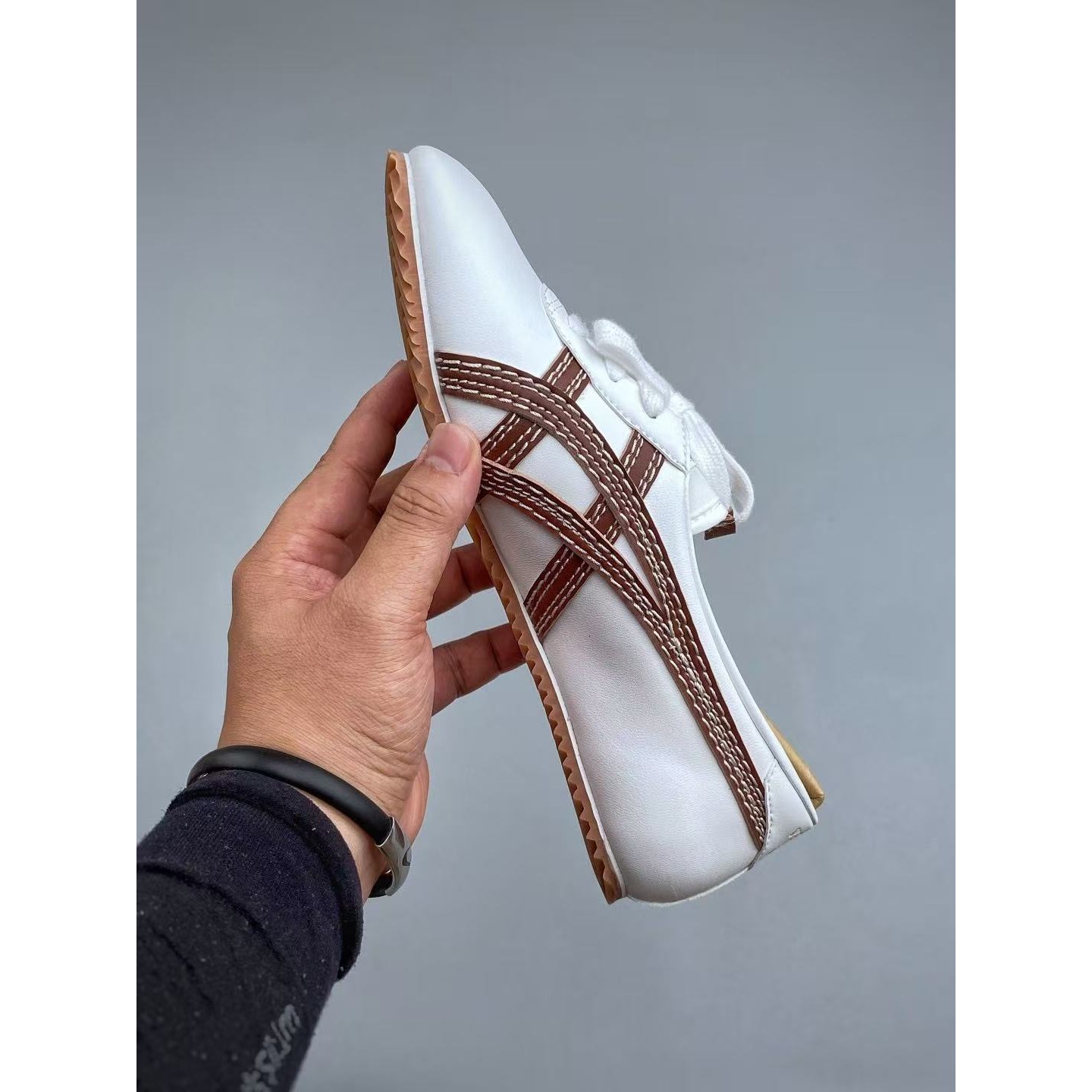 <p>Versace x Onitsuka Tiger 低帮休闲鞋(白)</p>