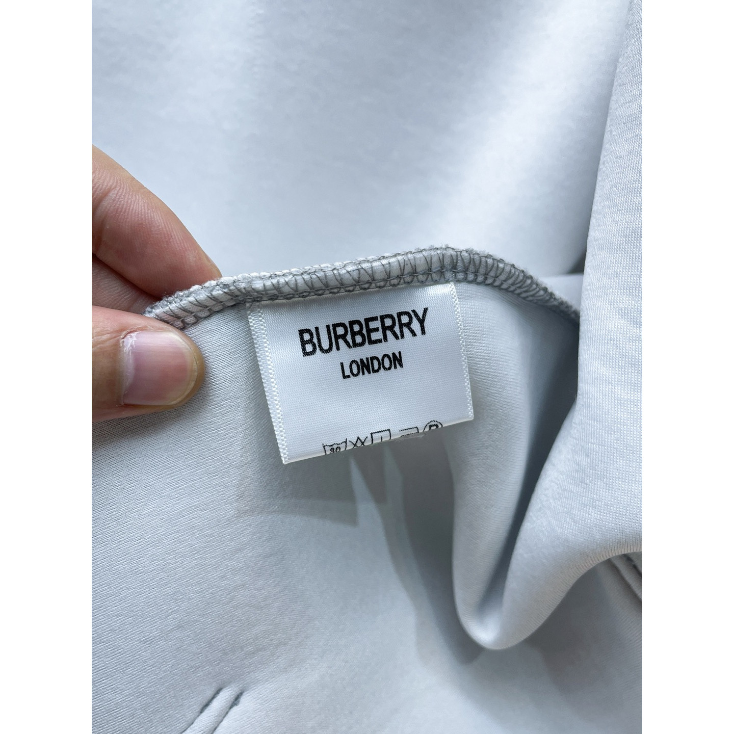 <p>BURBERRY 精品外套(灰)</p>