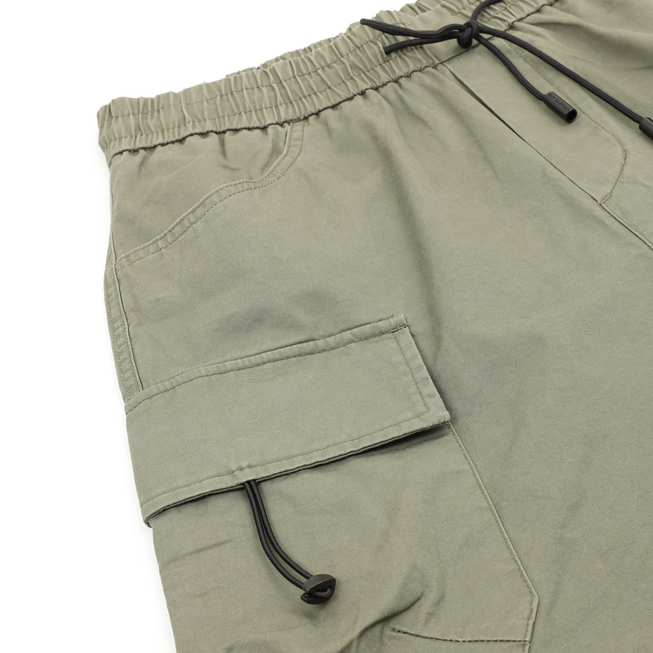 <p>Stone Island 经典工装短裤</p>
