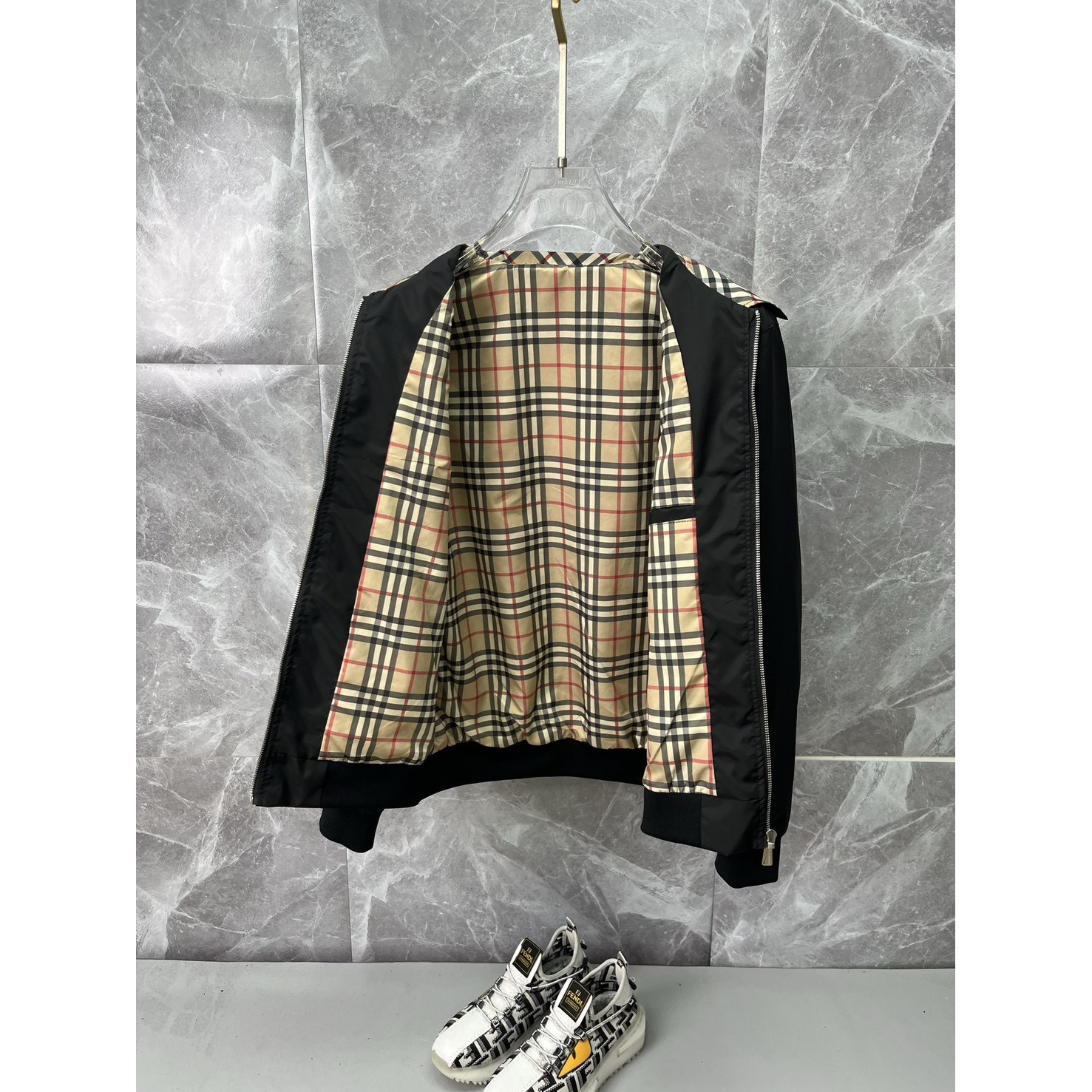 <p>BURBERRY 翻领夹克外套(黑)</p>