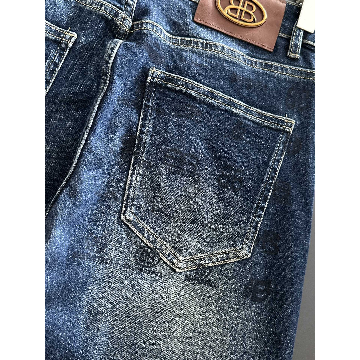 <p>Balenciaga 高品质牛仔裤</p>