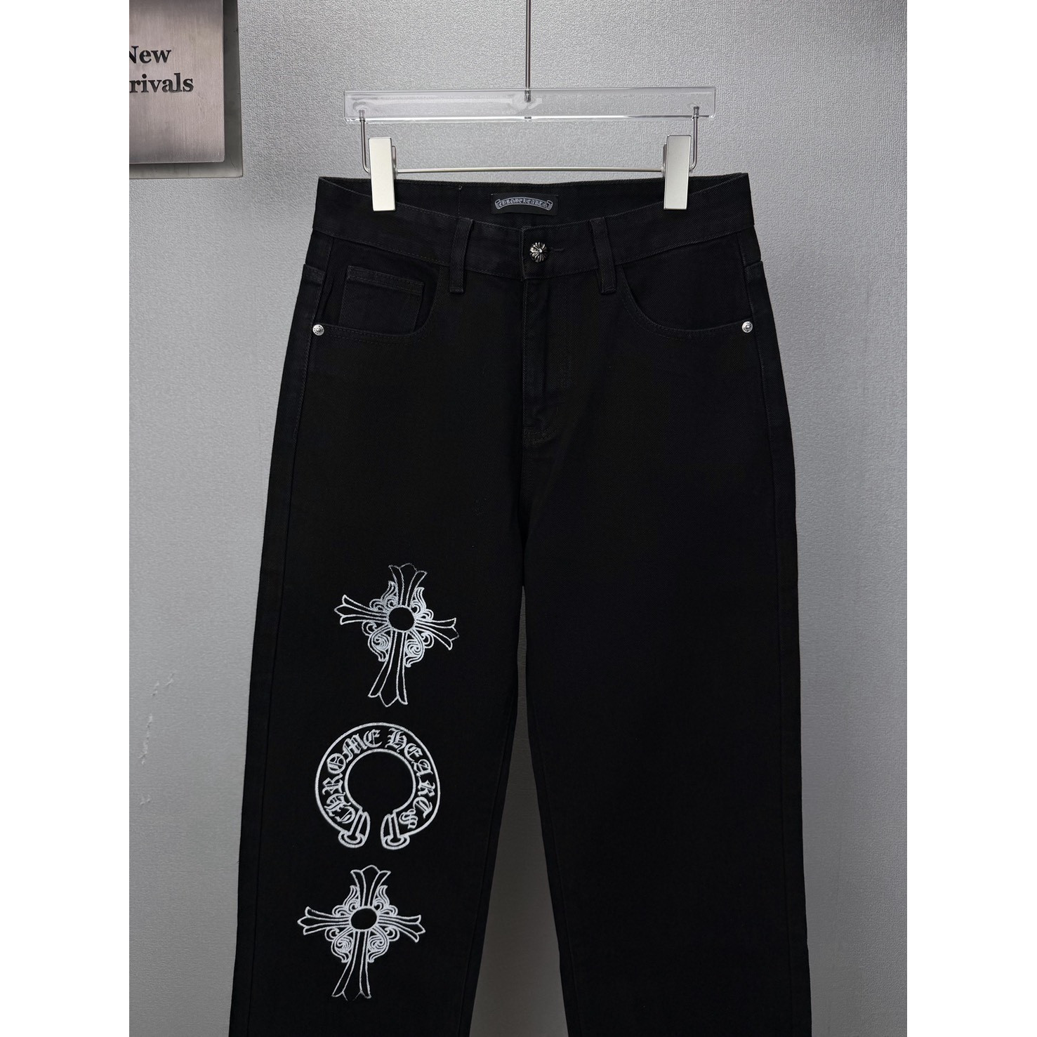 <p>CHROME HEARTS 马蹄十字架印花情侣款水洗宽松牛仔裤((黑)</p>