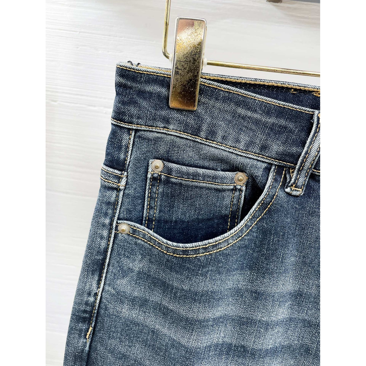 <p>BURBERRY 高品质牛仔裤</p>