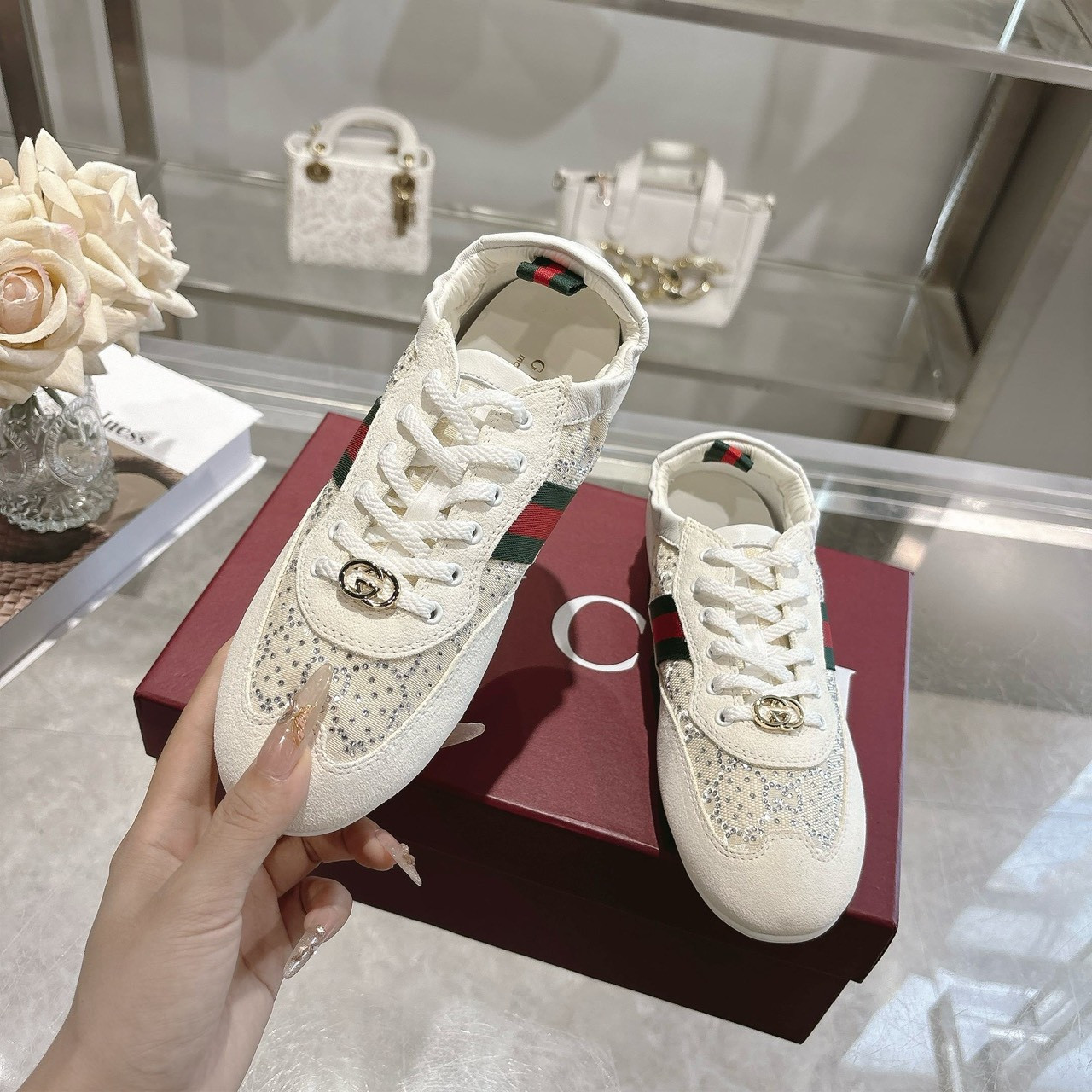 <p>GUCCI 水晶钻鞋(白)</p>