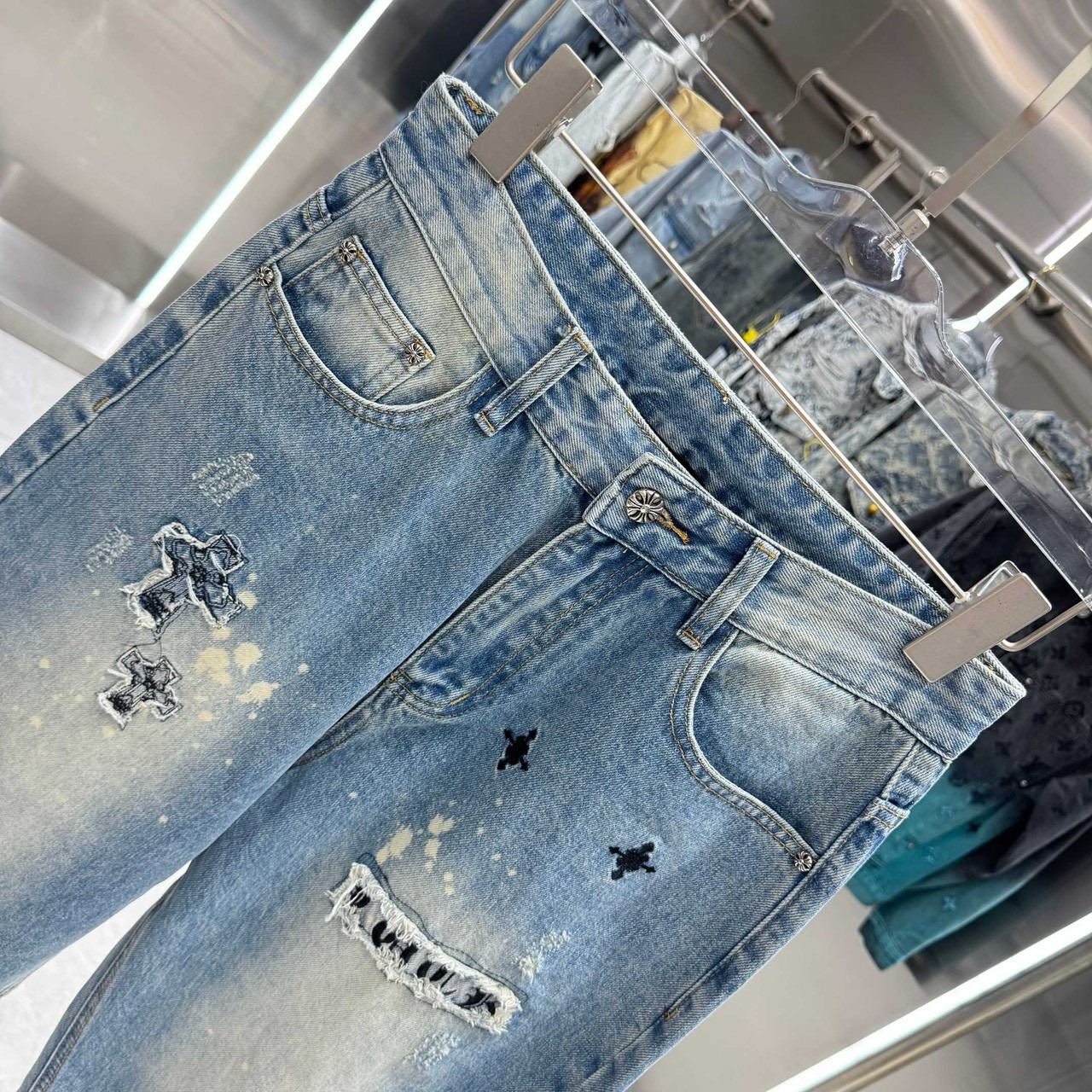 <p>CHROME HEARTS 十字架磨破牛仔裤(藍)</p>