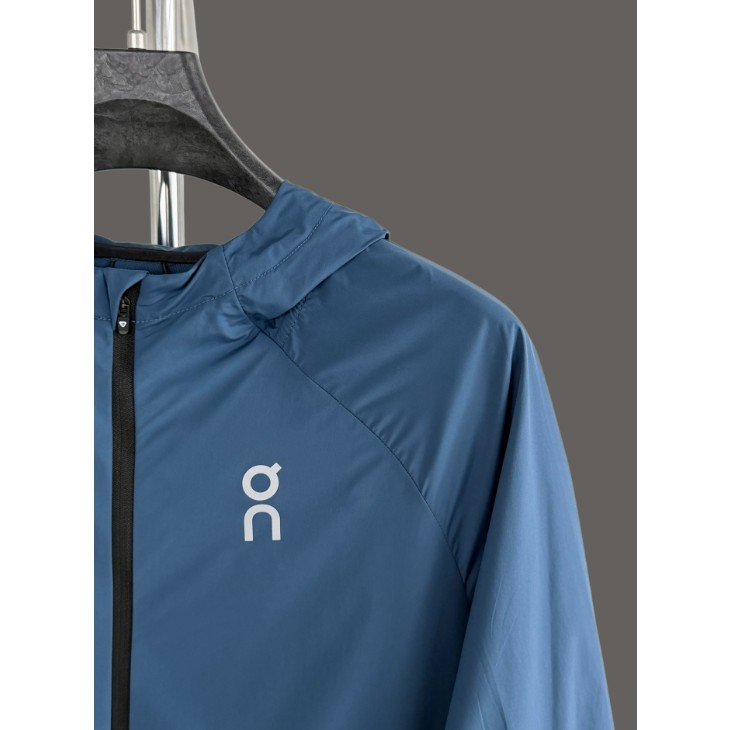 <p>On Weather Jacket Insulated 輕量外套</p>