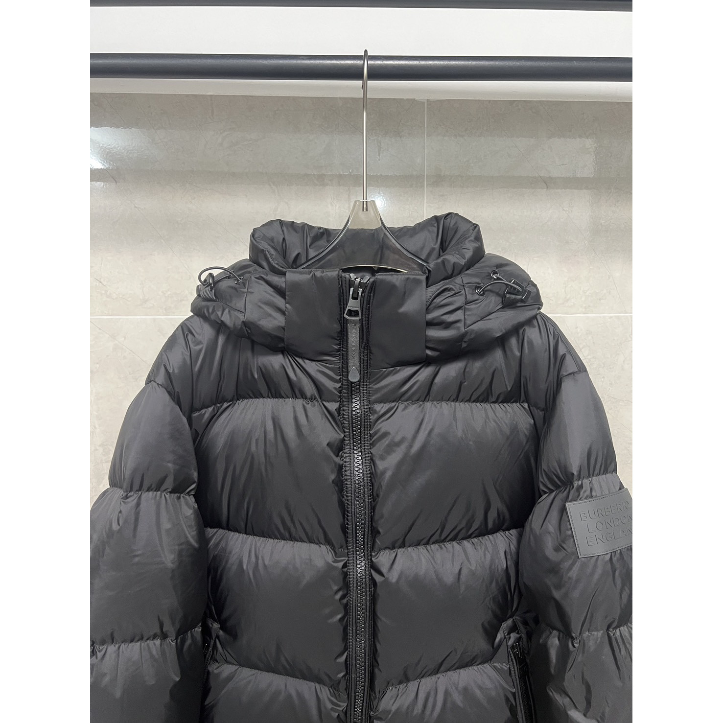 <p>BURBERRY 羽绒服(黑)</p>